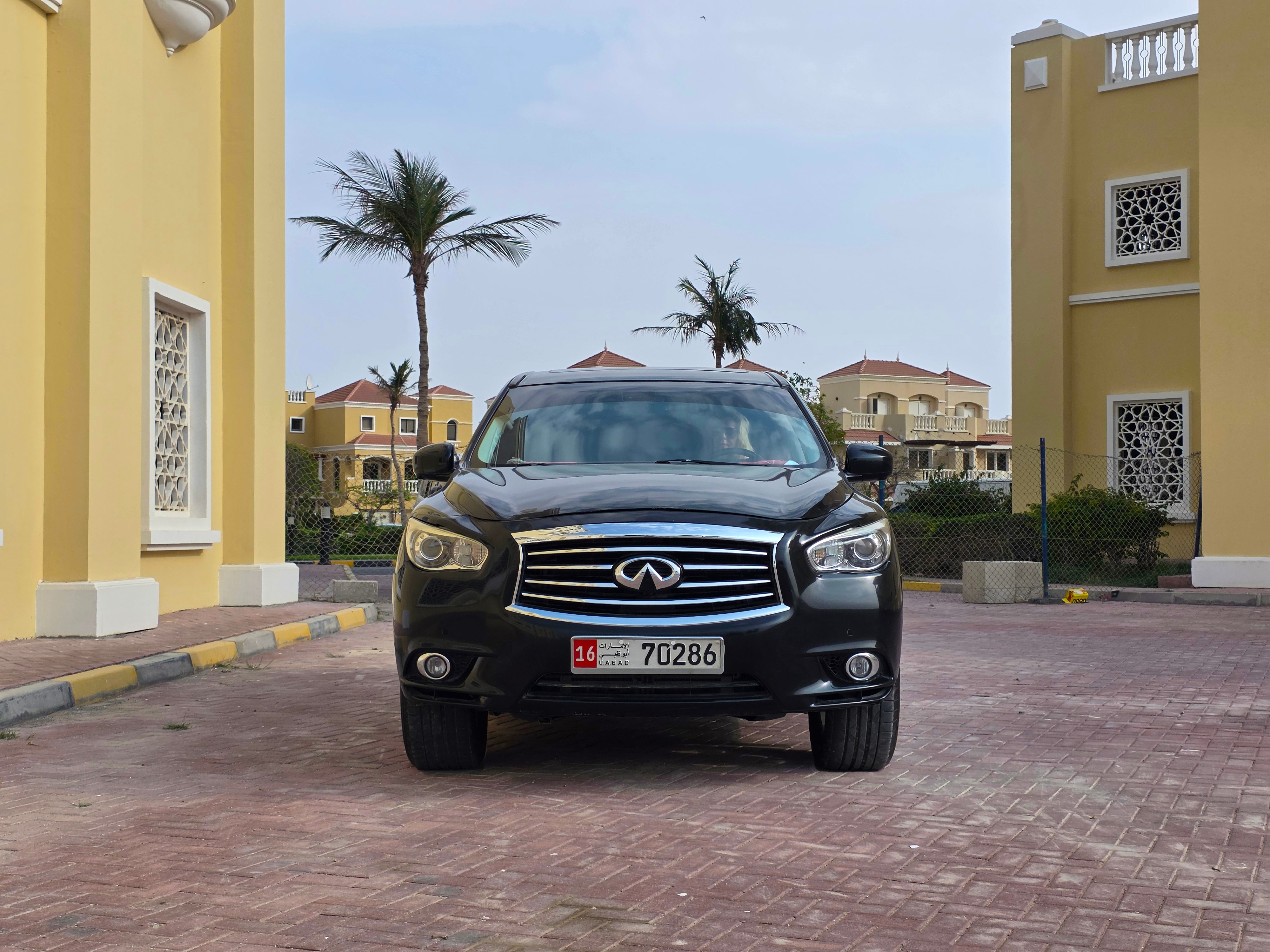 Siyah Infiniti JX35 2013