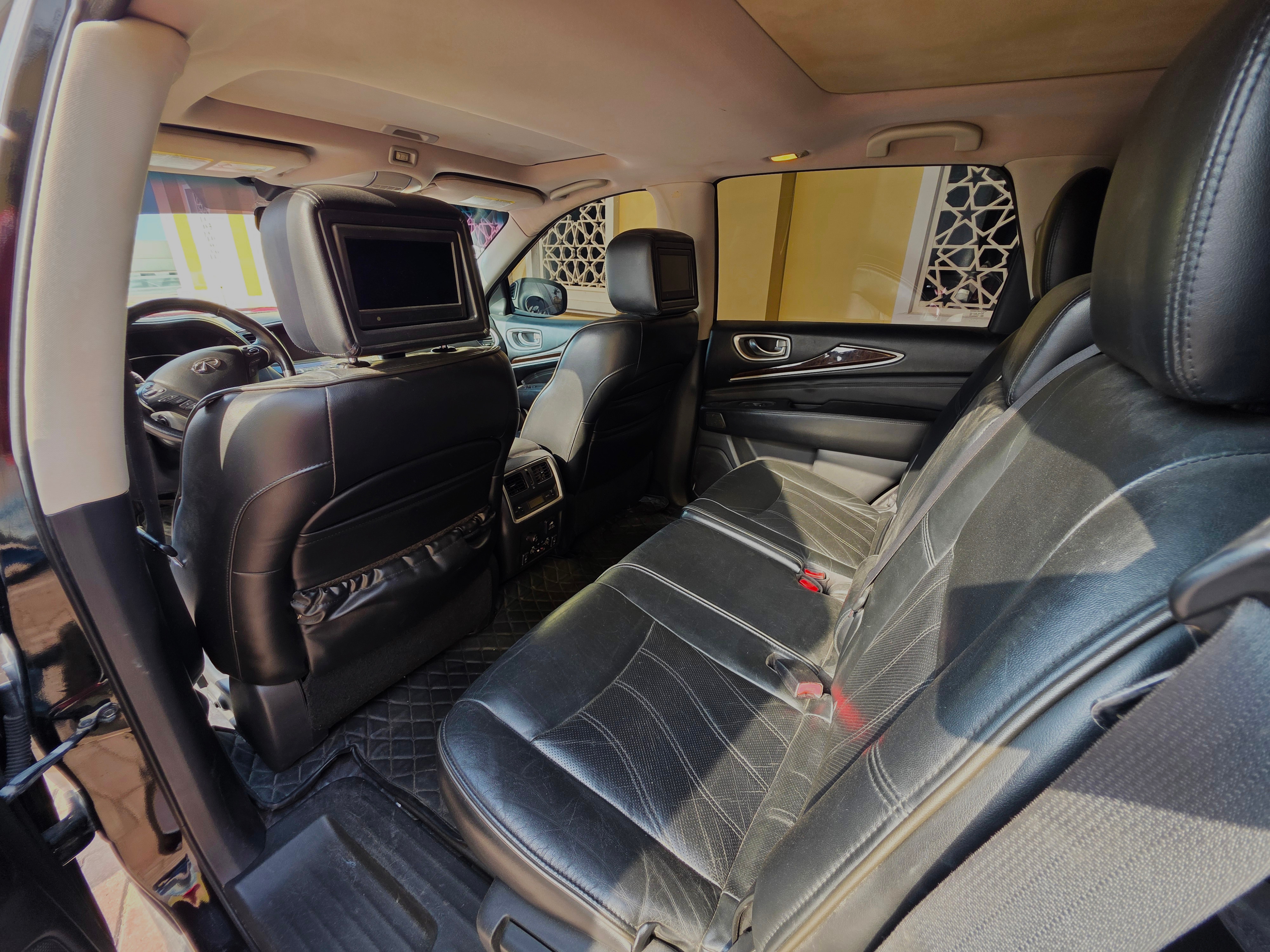Siyah Infiniti JX35 2013