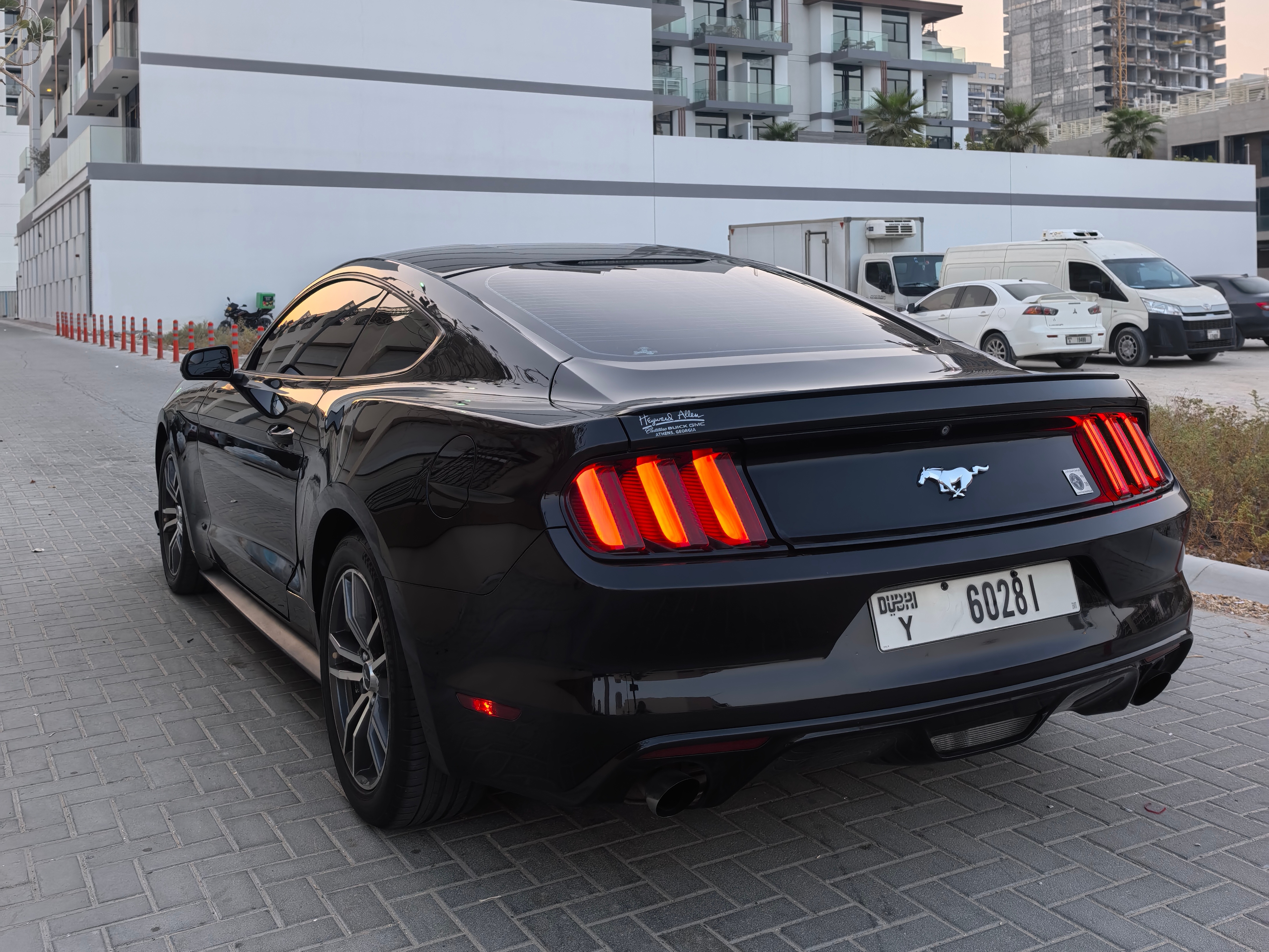 Siyah Ford Mustang EcoBoost 2016