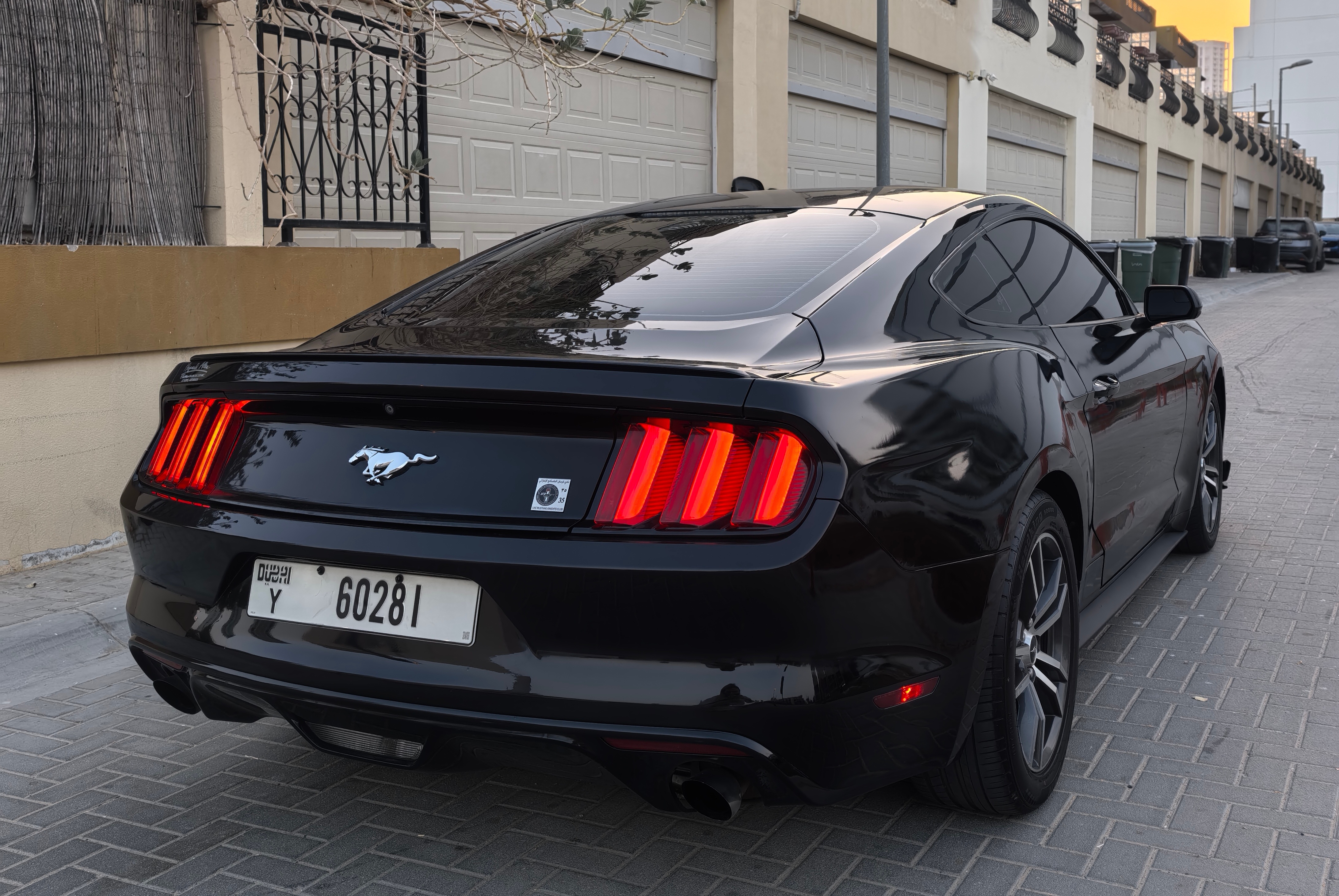 Siyah Ford Mustang EcoBoost 2016