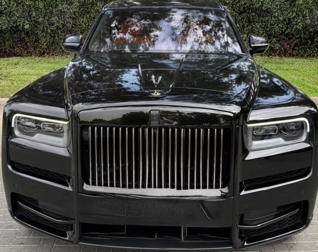 Noir Rolls Royce Cullinan Black Badge 2022