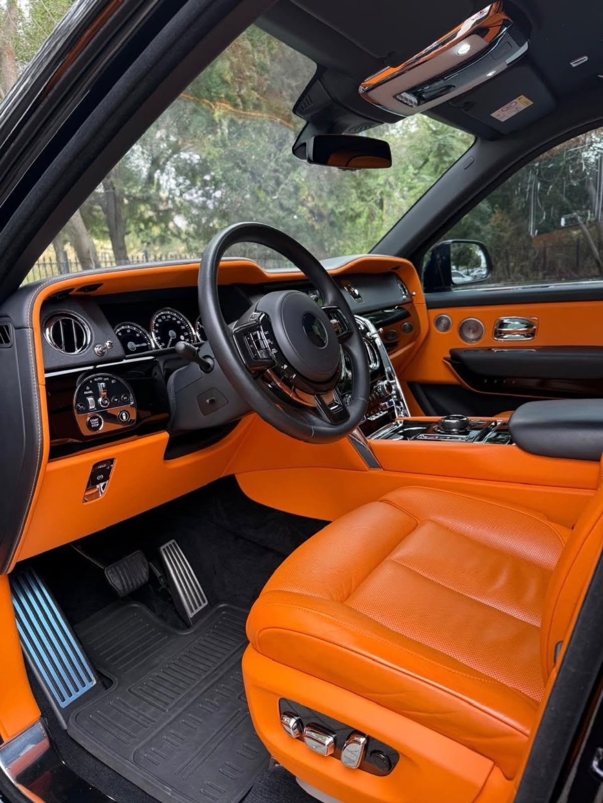 Noir Rolls Royce Cullinan Black Badge 2022
