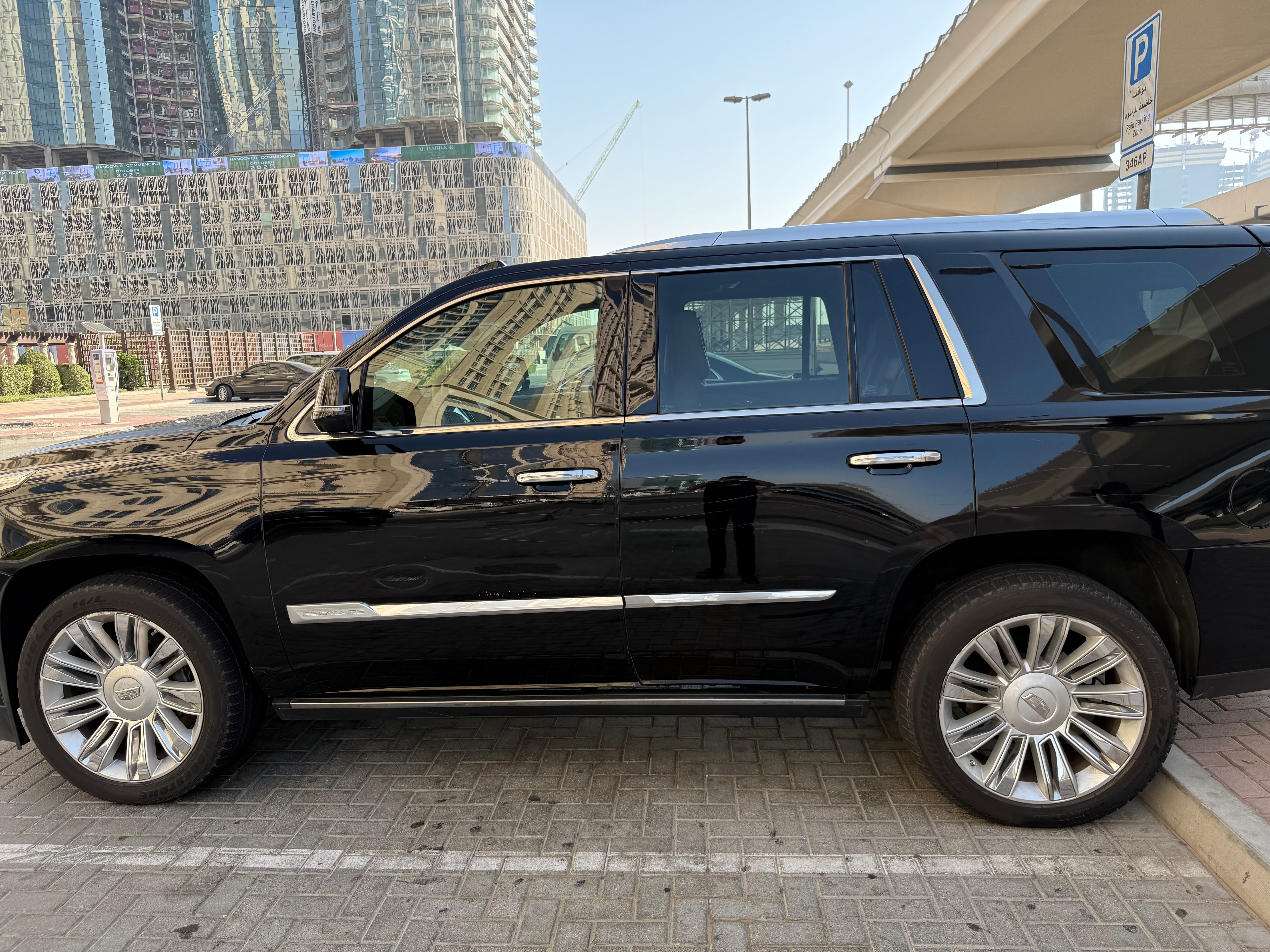 Schwarz Cadillac Escalade Platinum 2018