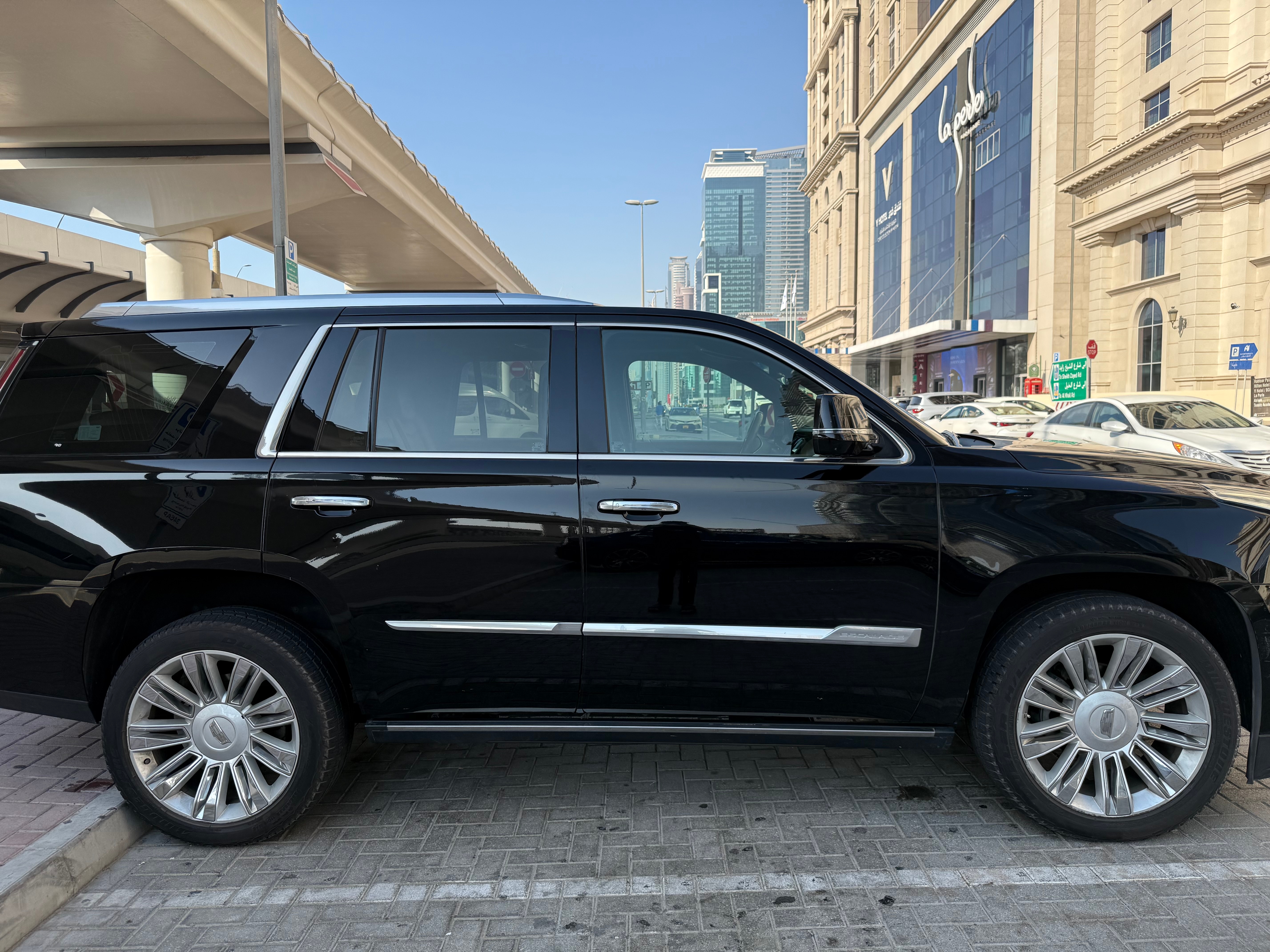 Siyah Cadillac Escalade Platinum 2018