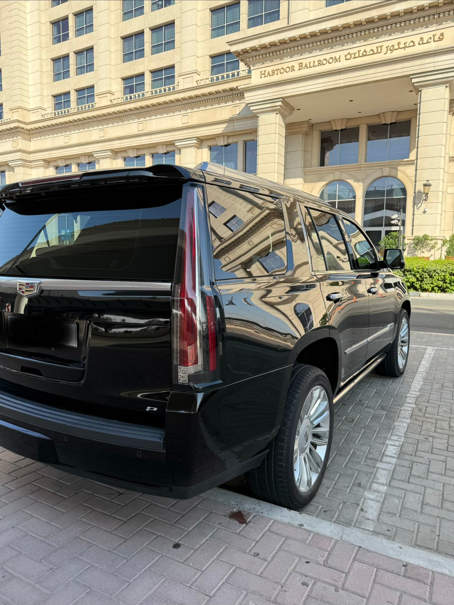 Schwarz Cadillac Escalade Platinum 2018