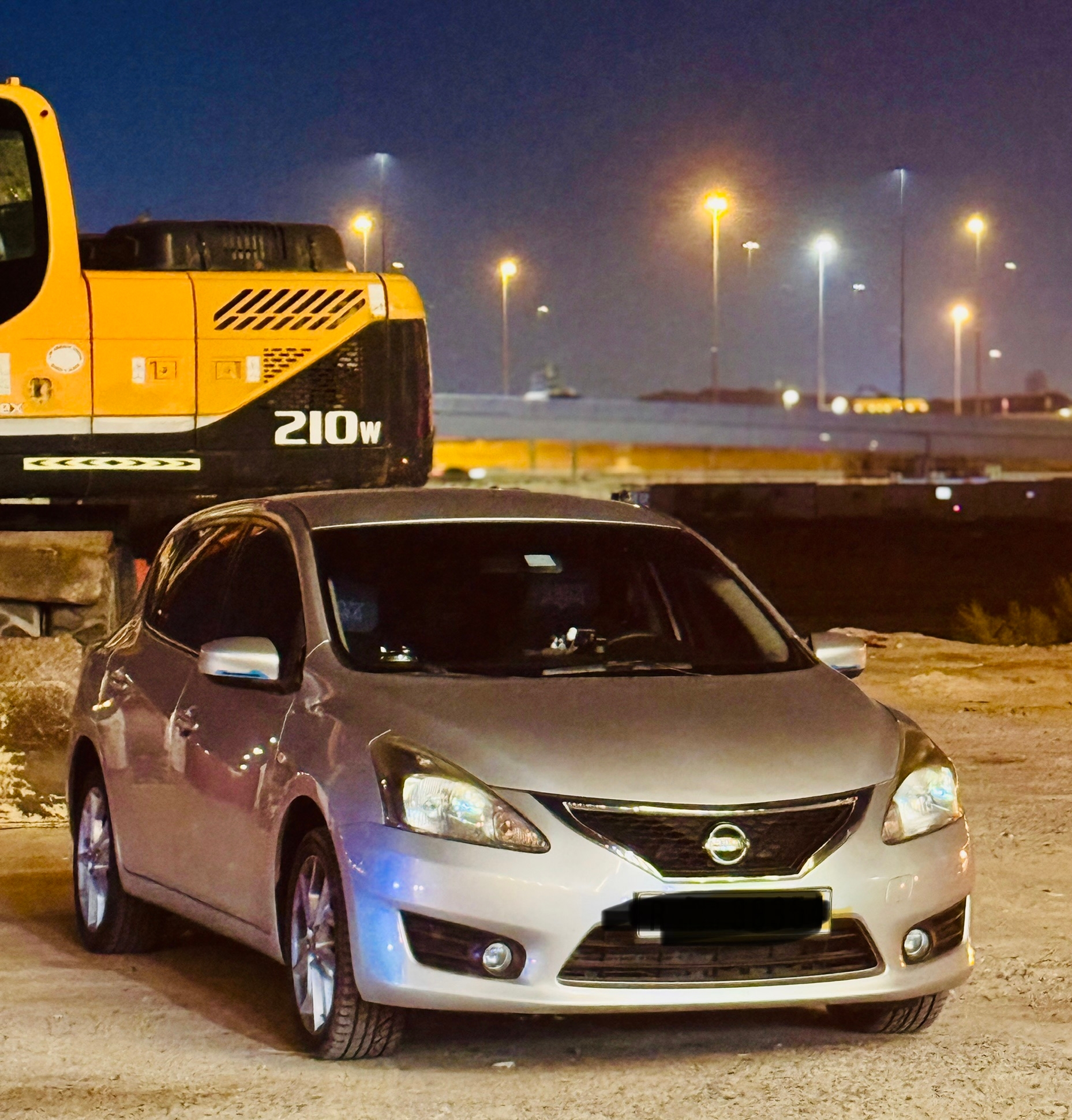 Silver Nissan Tiida 2014