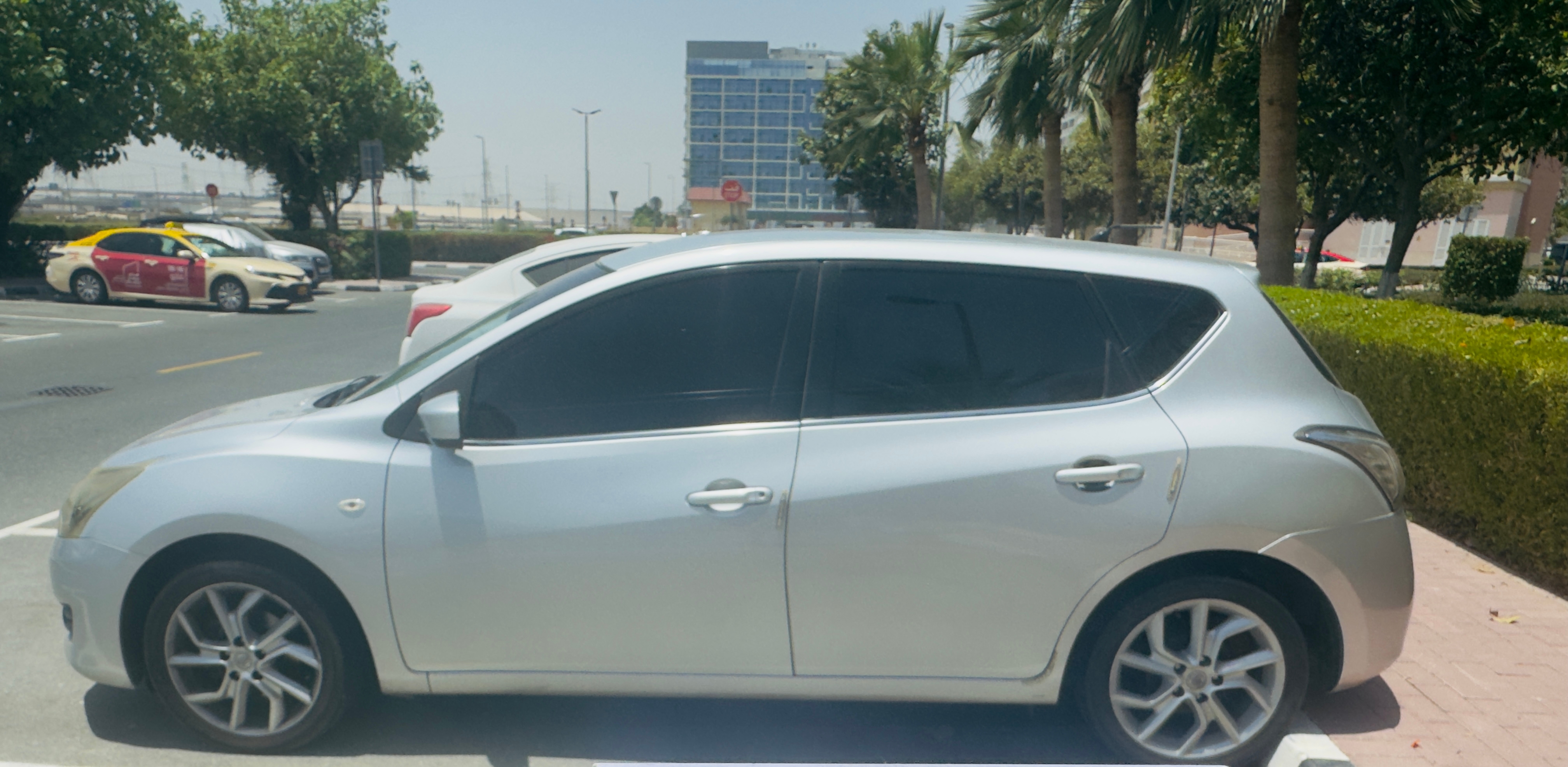 Silver Nissan Tiida 2014