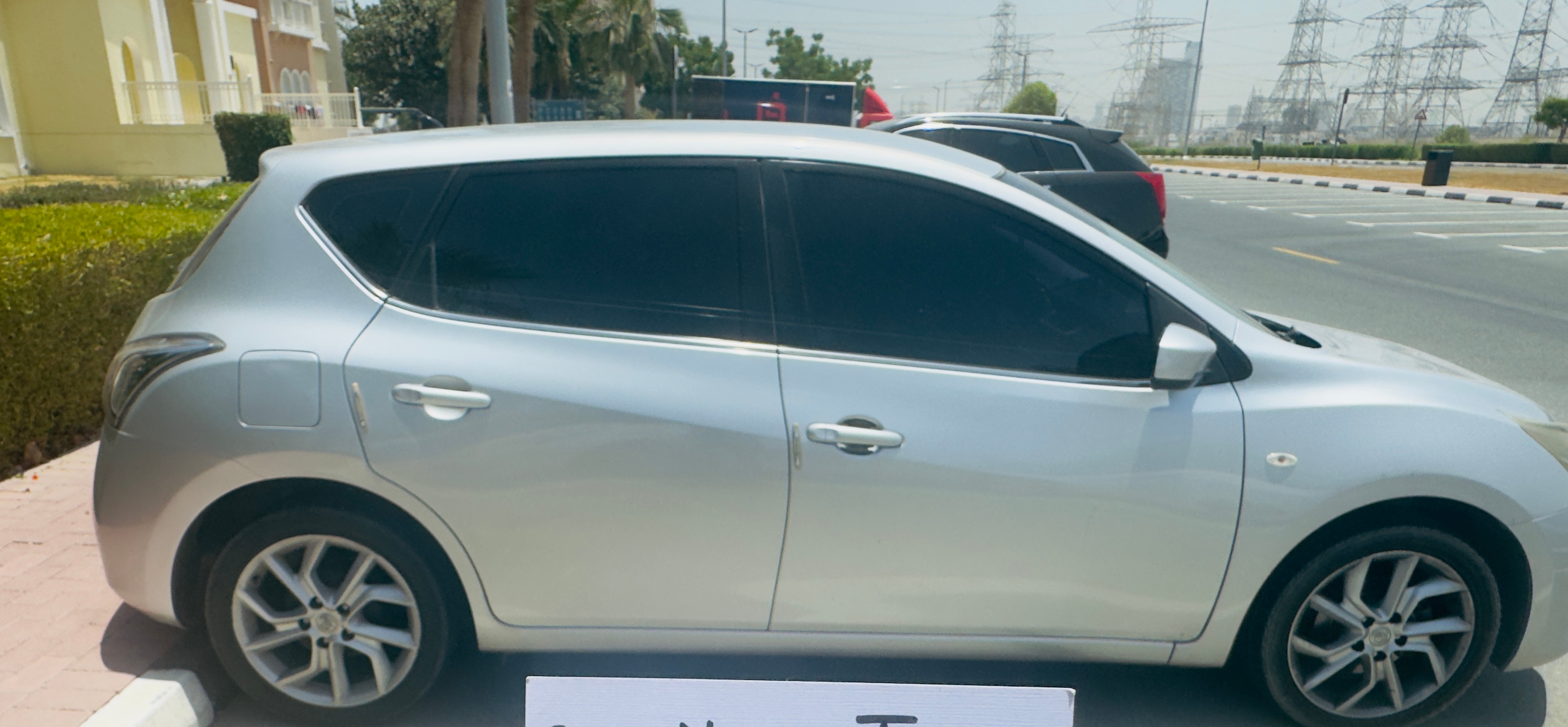 Silber Nissan Tiida 2014 Silber Nissan Tiida 2014