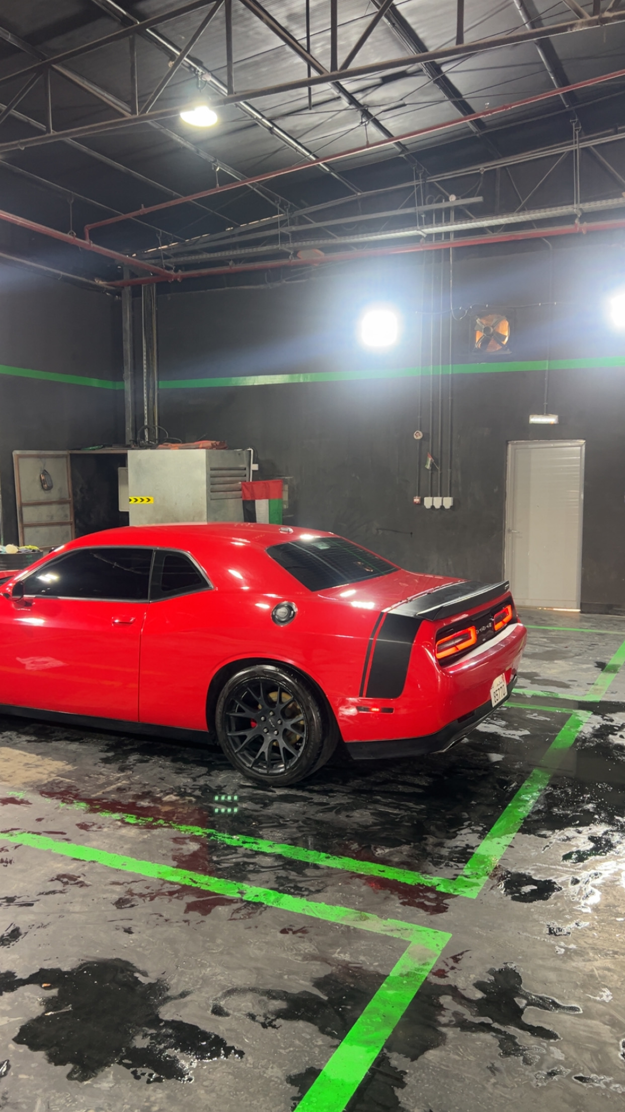 红色的 Dodge 挑战者SXT 2015
