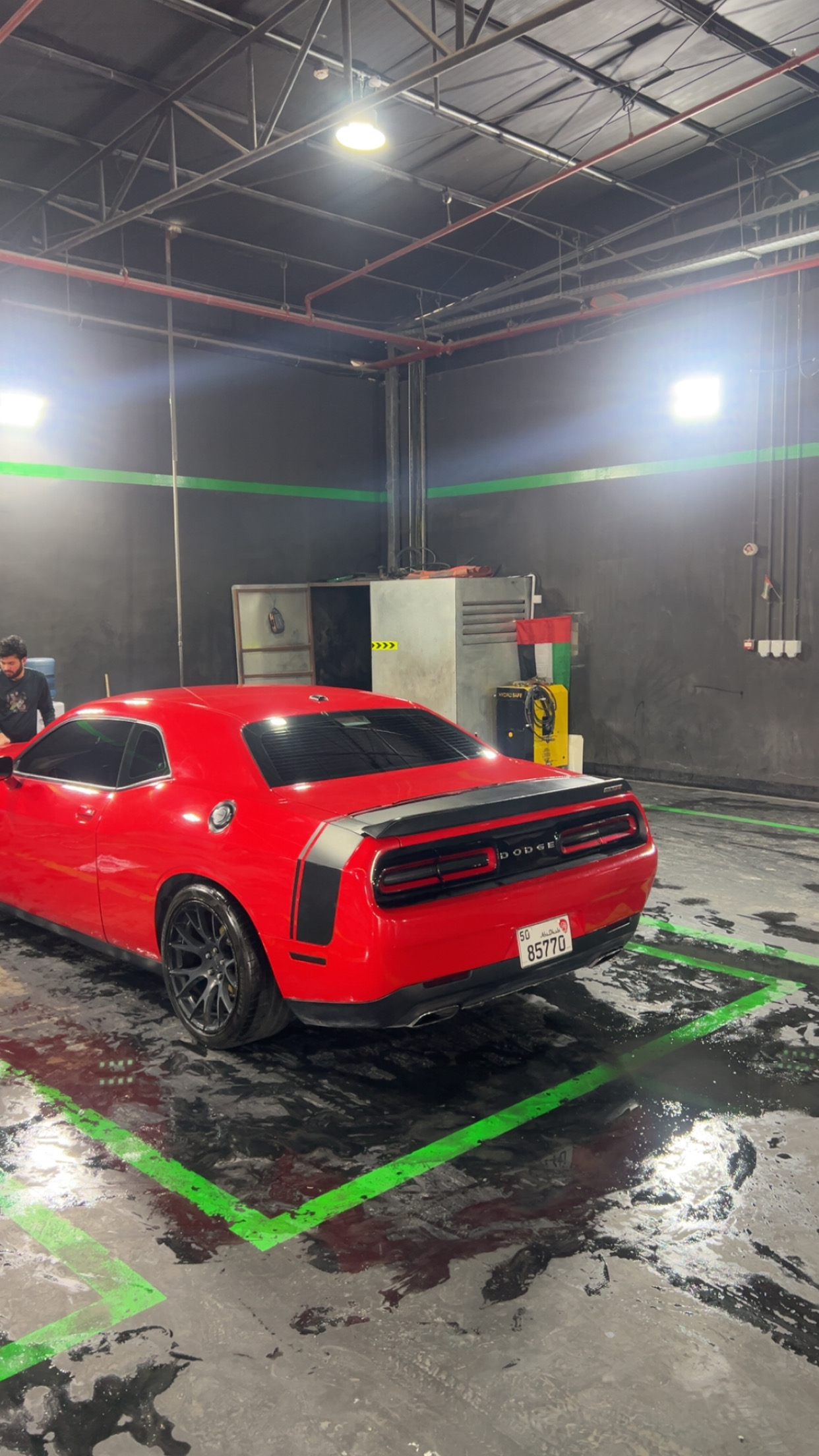 红色的 Dodge 挑战者SXT 2015