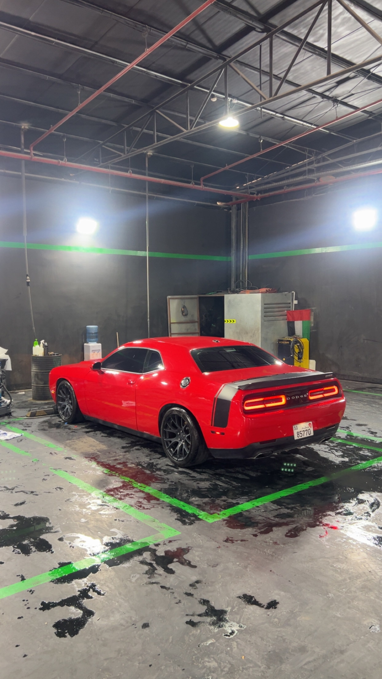 红色的 Dodge 挑战者SXT 2015