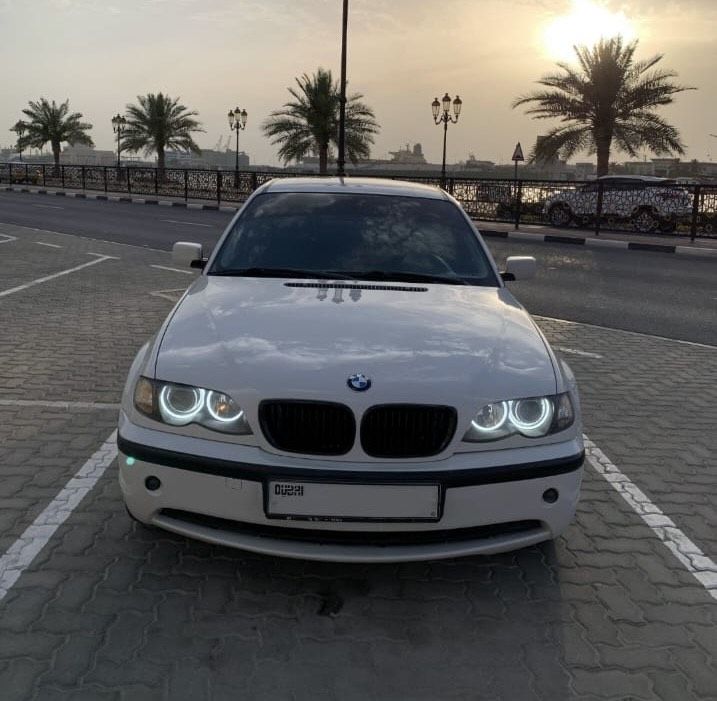 White BMW 318i 2005