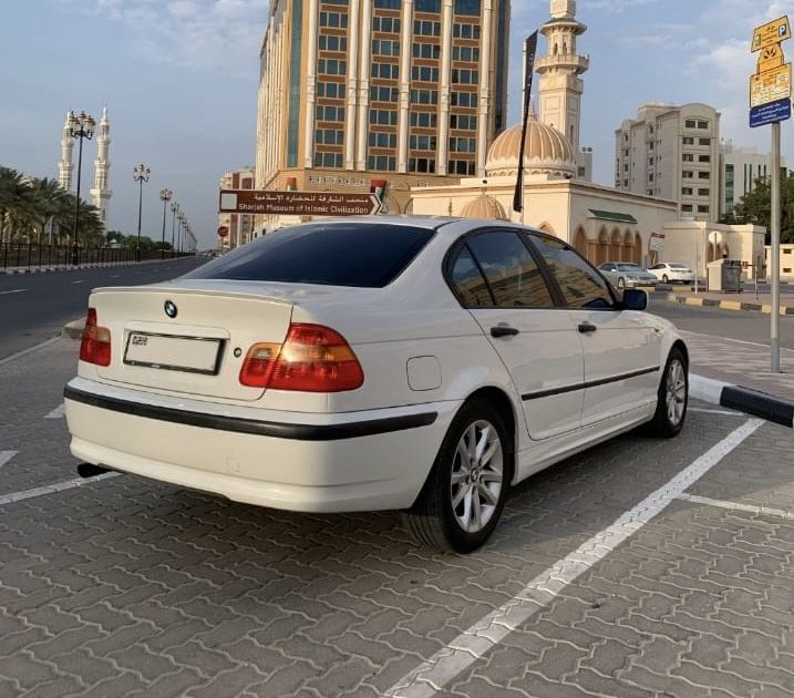 White BMW 318i 2005