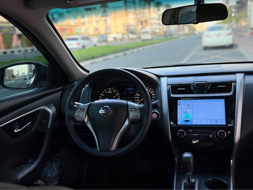 灰色的 日产 Altima S 2015