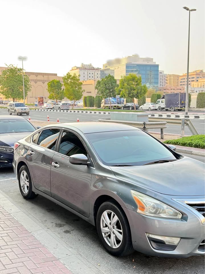 灰色的 日产 Altima S 2015