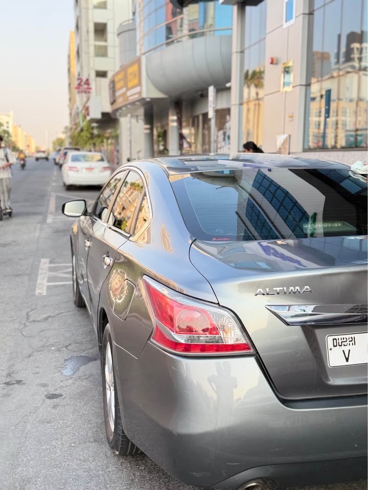 灰色的 日产 Altima S 2015