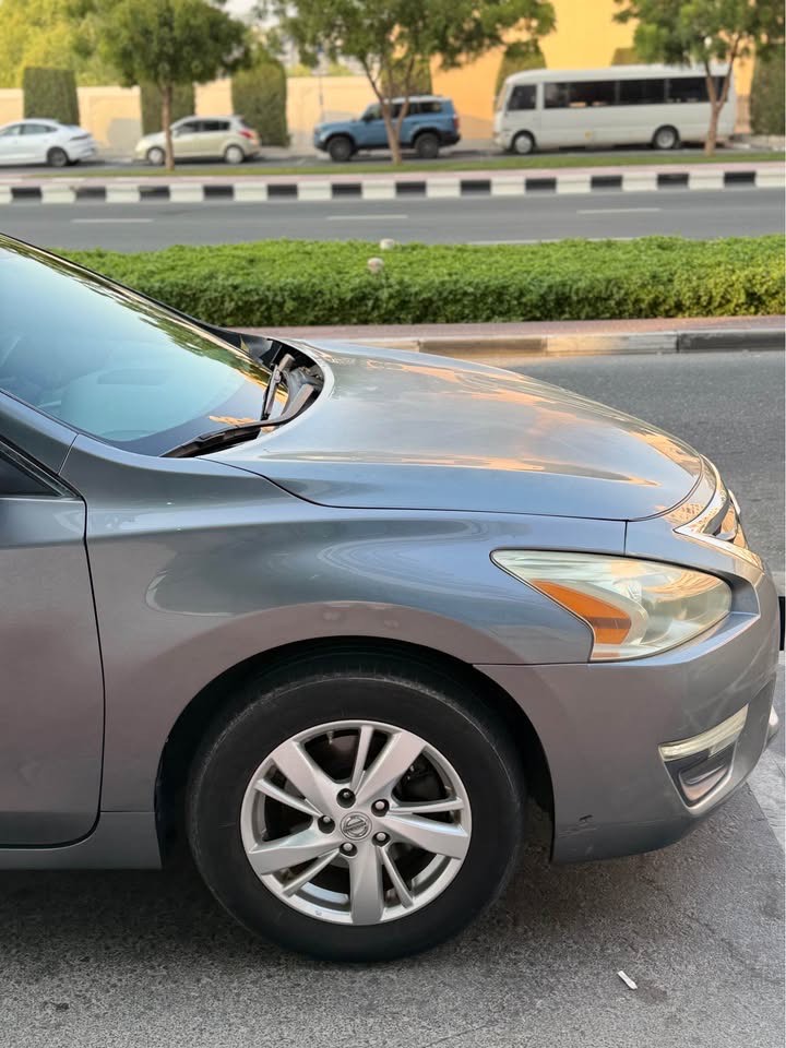 灰色的 日产 Altima S 2015