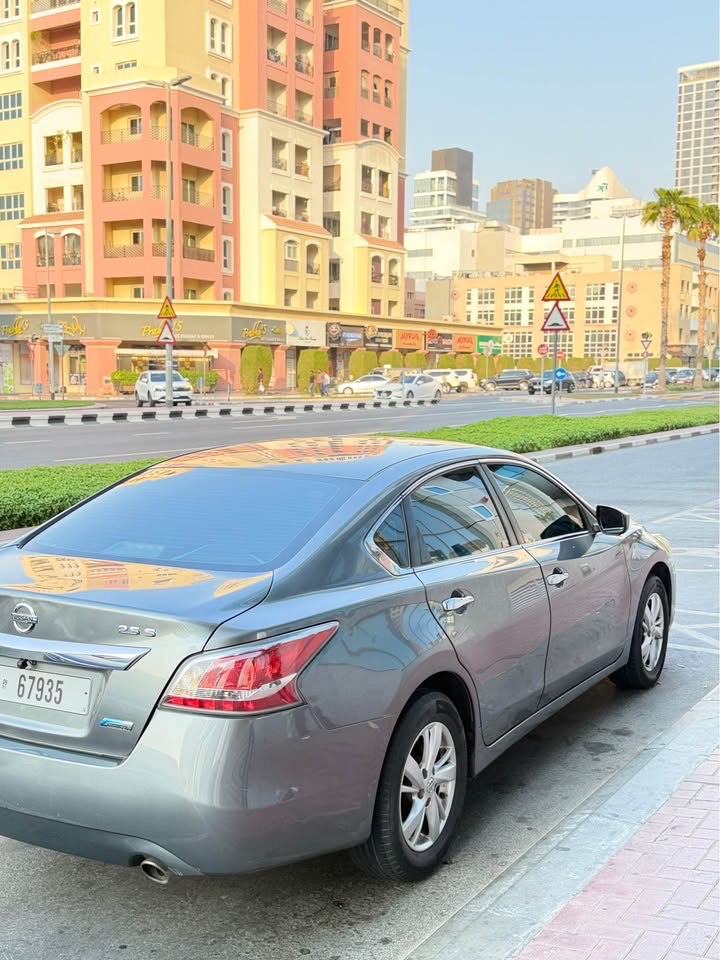 灰色的 日产 Altima S 2015