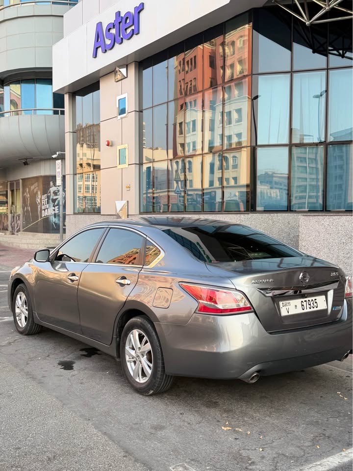 灰色的 日产 Altima S 2015