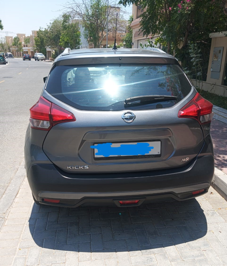 Grau Nissan Kicks SV 2021