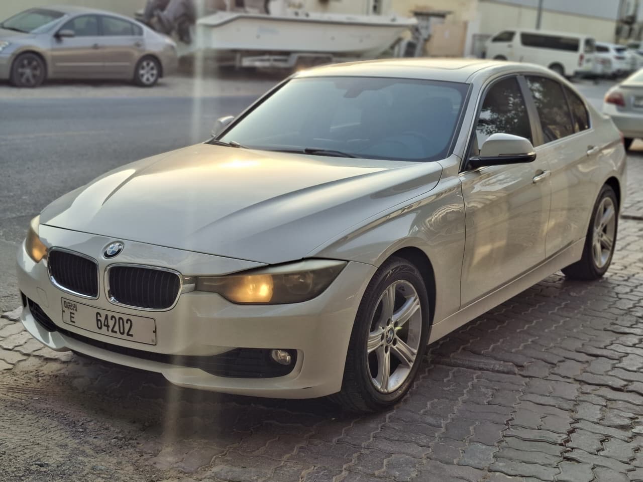 Weiß BMW 330i M SPORT 2015 Weiß BMW 330i M SPORT 2015