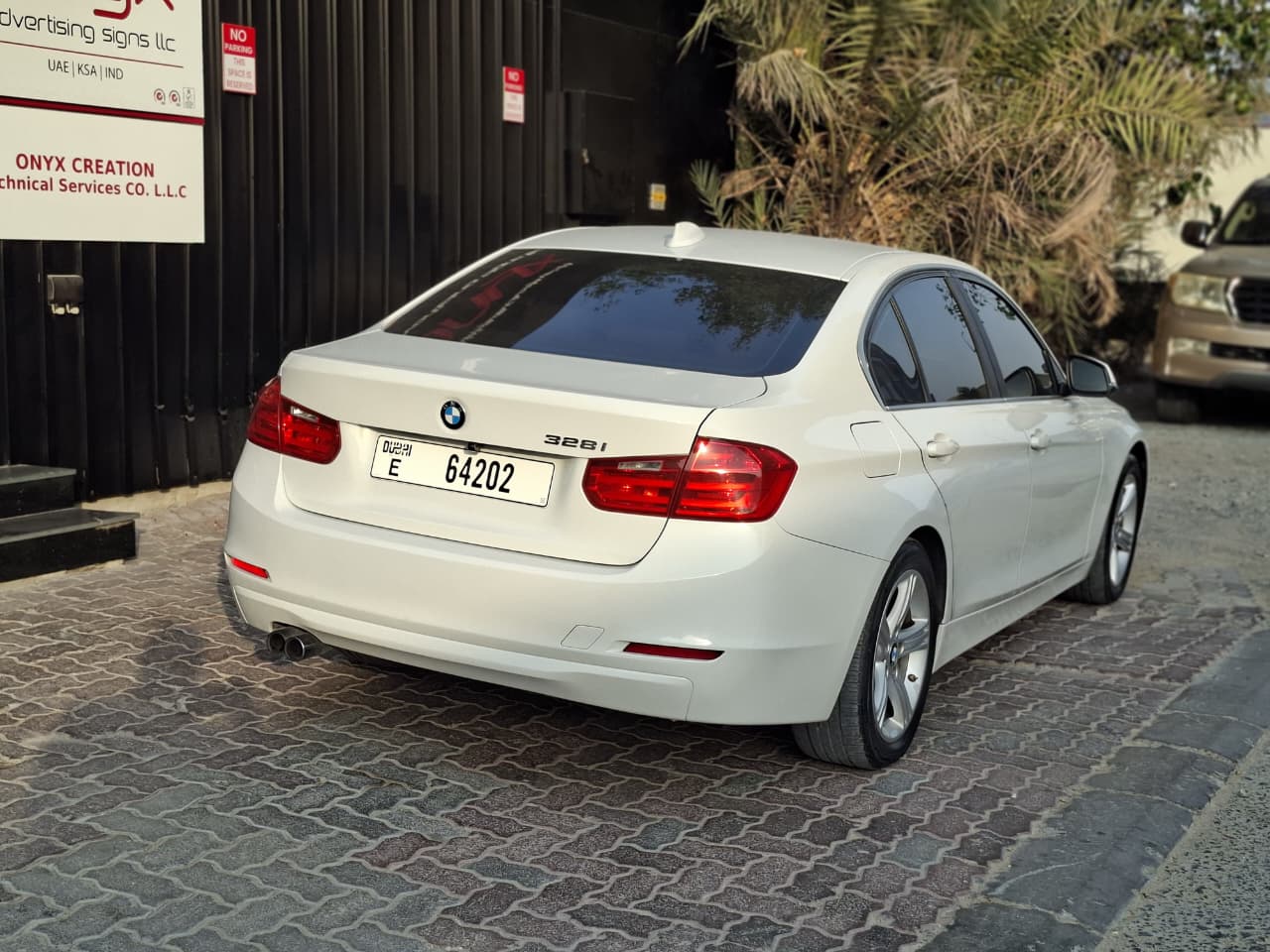 White BMW 330i M SPORT 2015