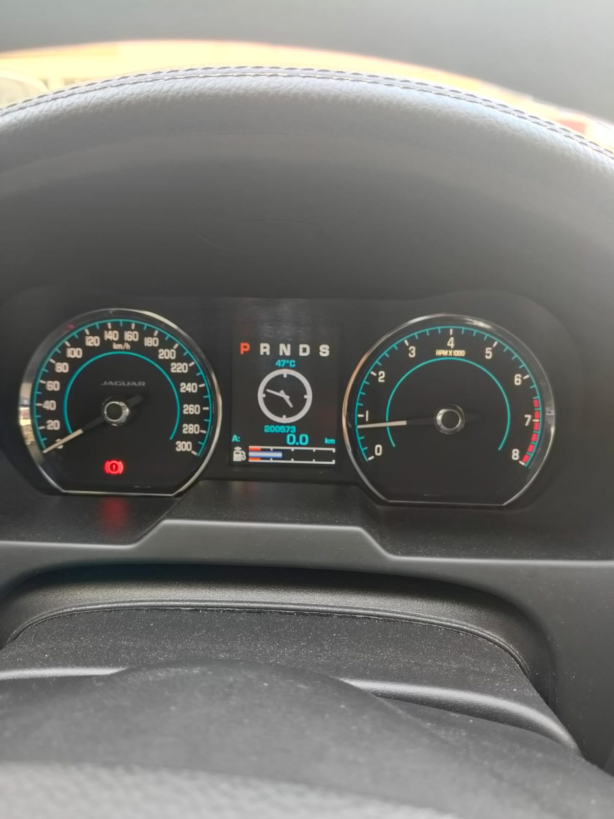 Weiß Jaguar XF 20d Prestige 2015
