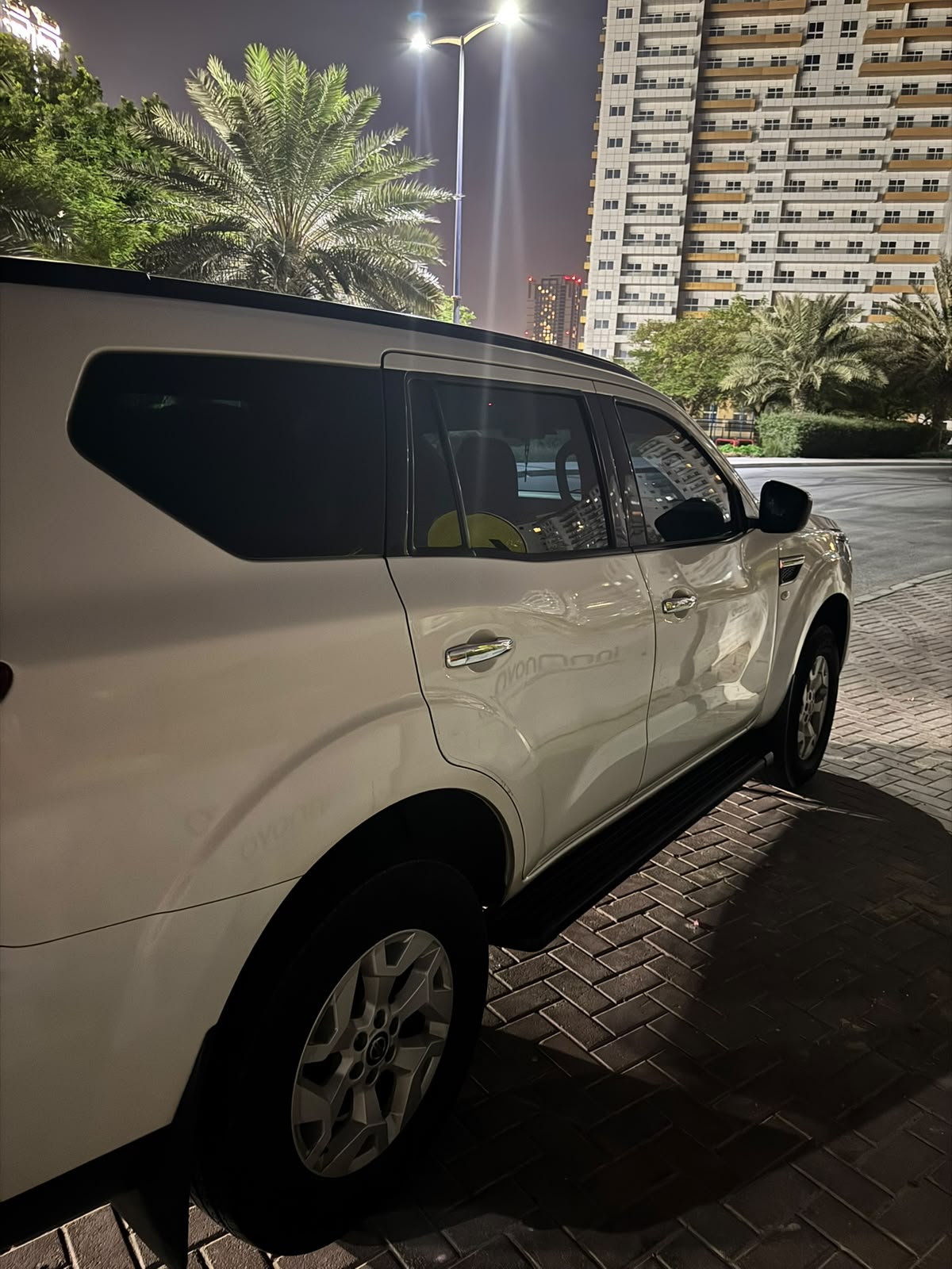 Белый Nissan Xterra SE 2022 год Белый Nissan Xterra SE 2022 год