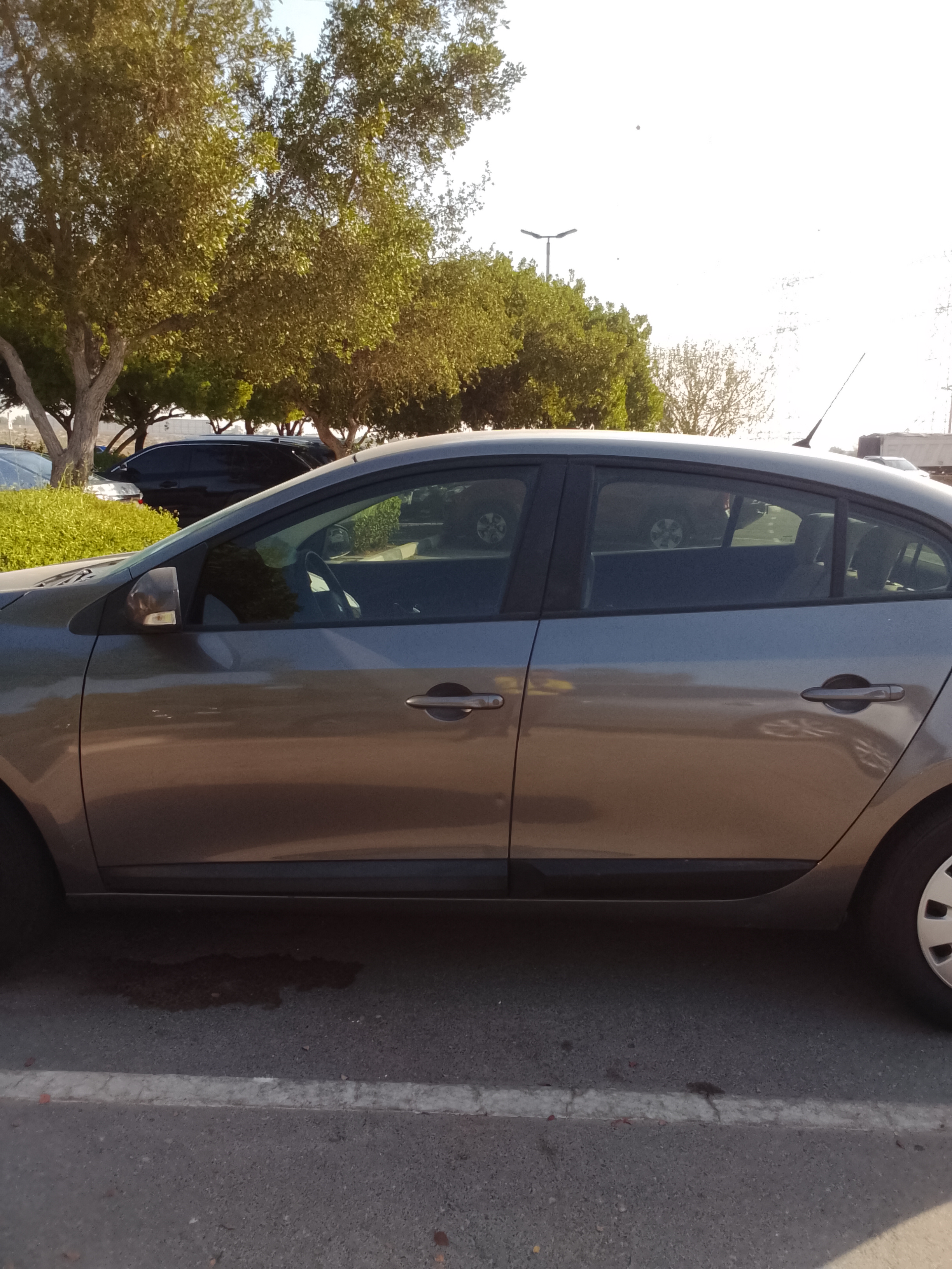 Gray Renault Fluence 2016