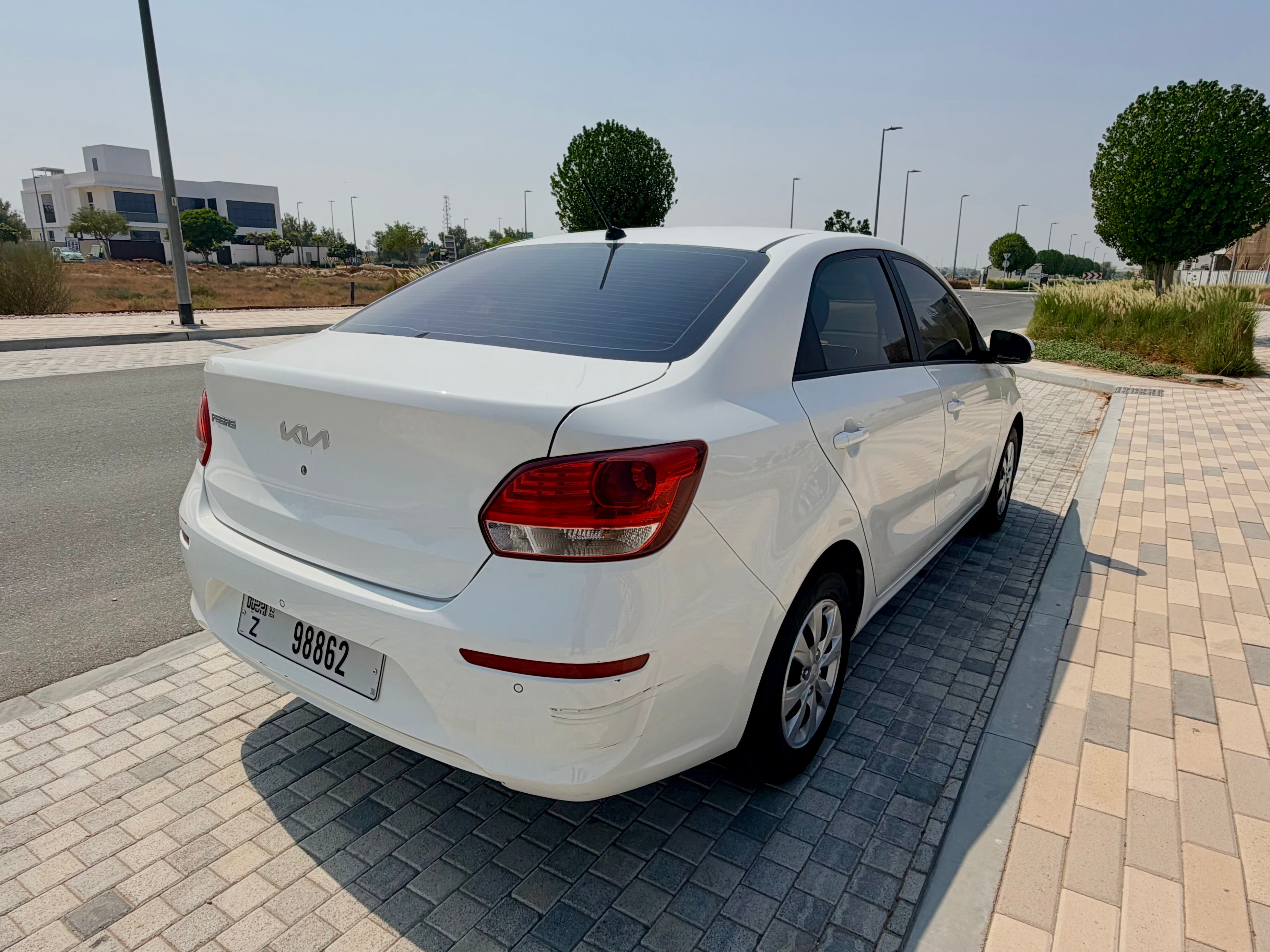 Blanco Kia Pegas 2023