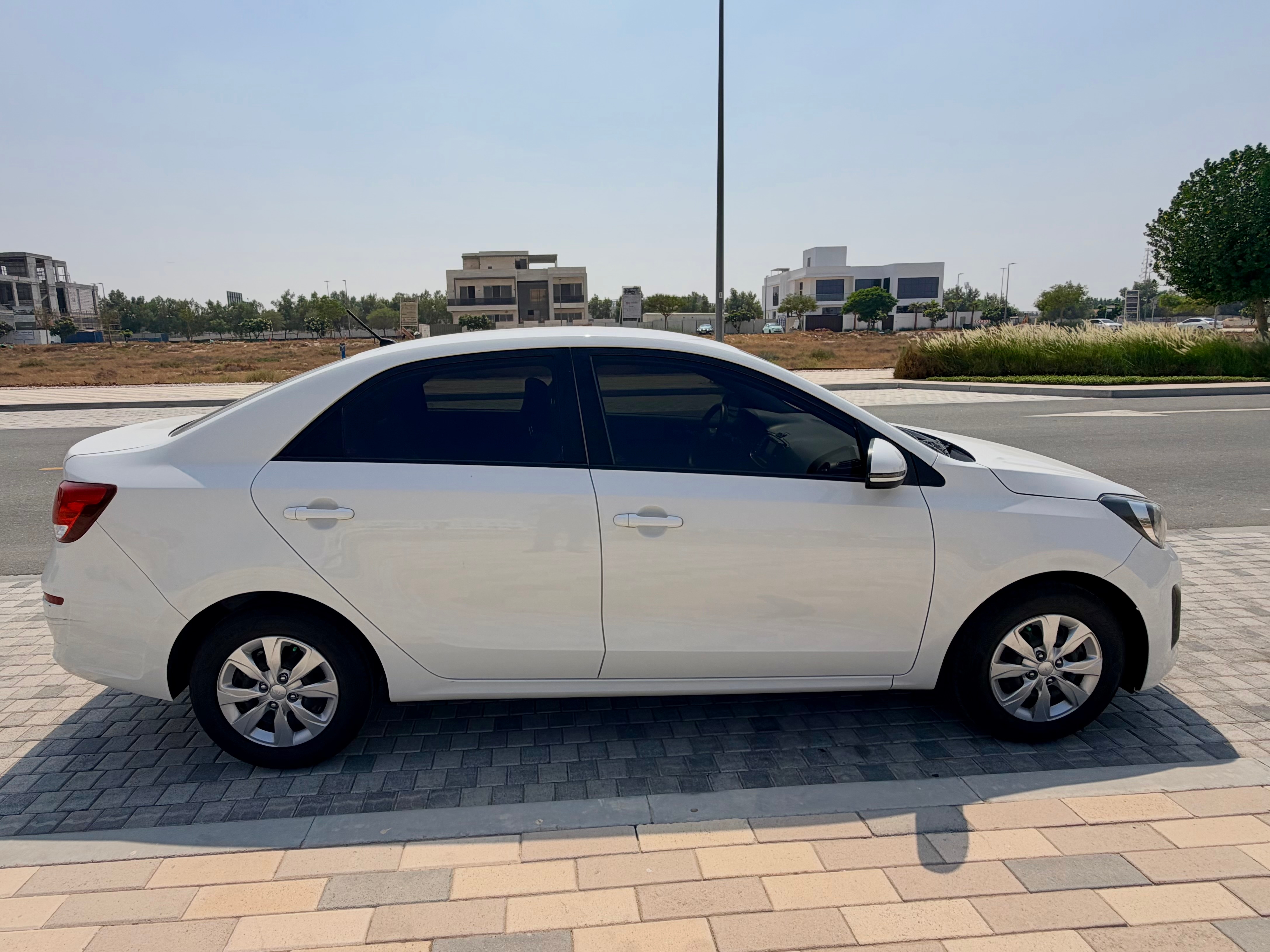 Blanco Kia Pegas 2023