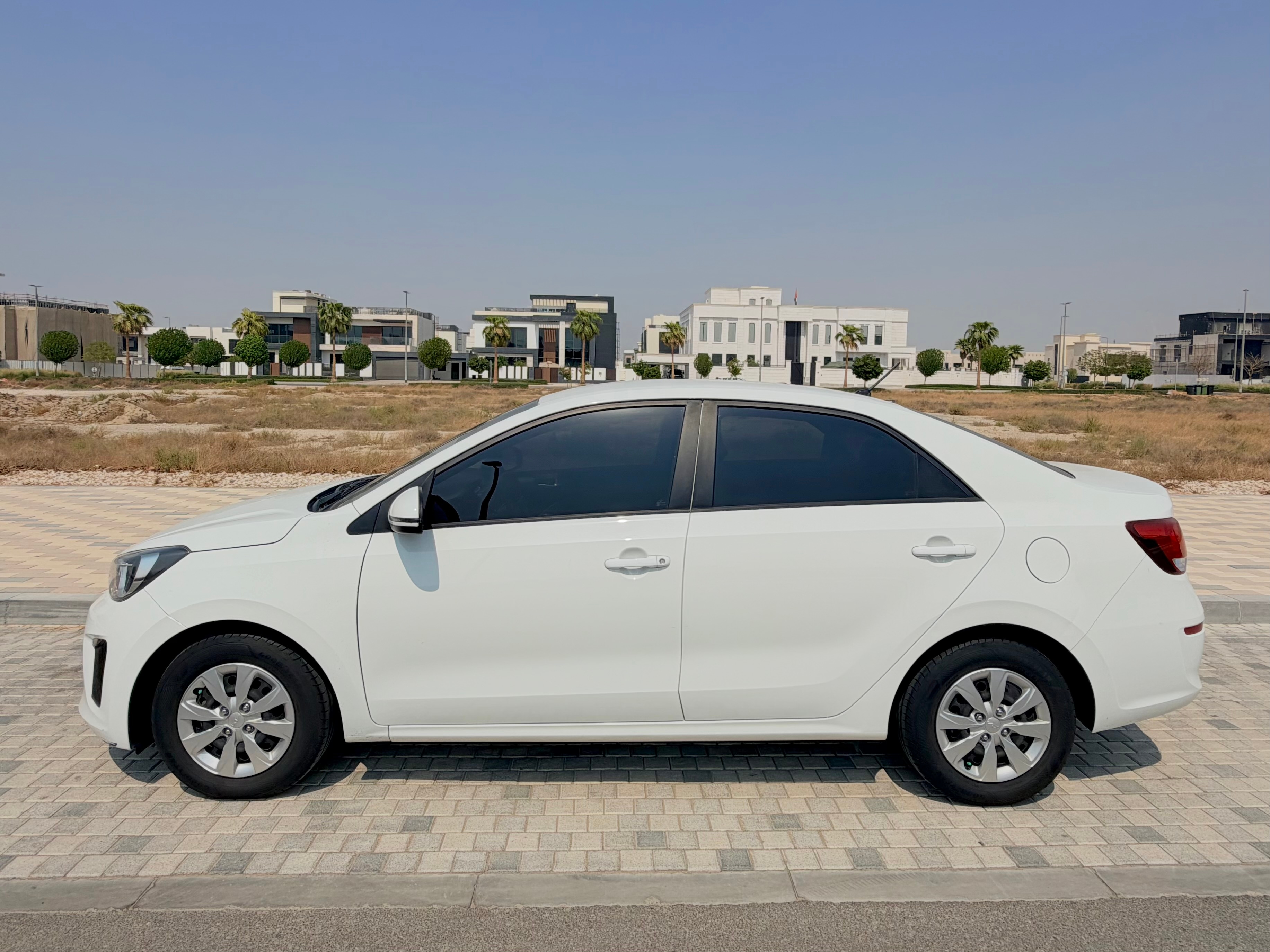 Blanco Kia Pegas 2023
