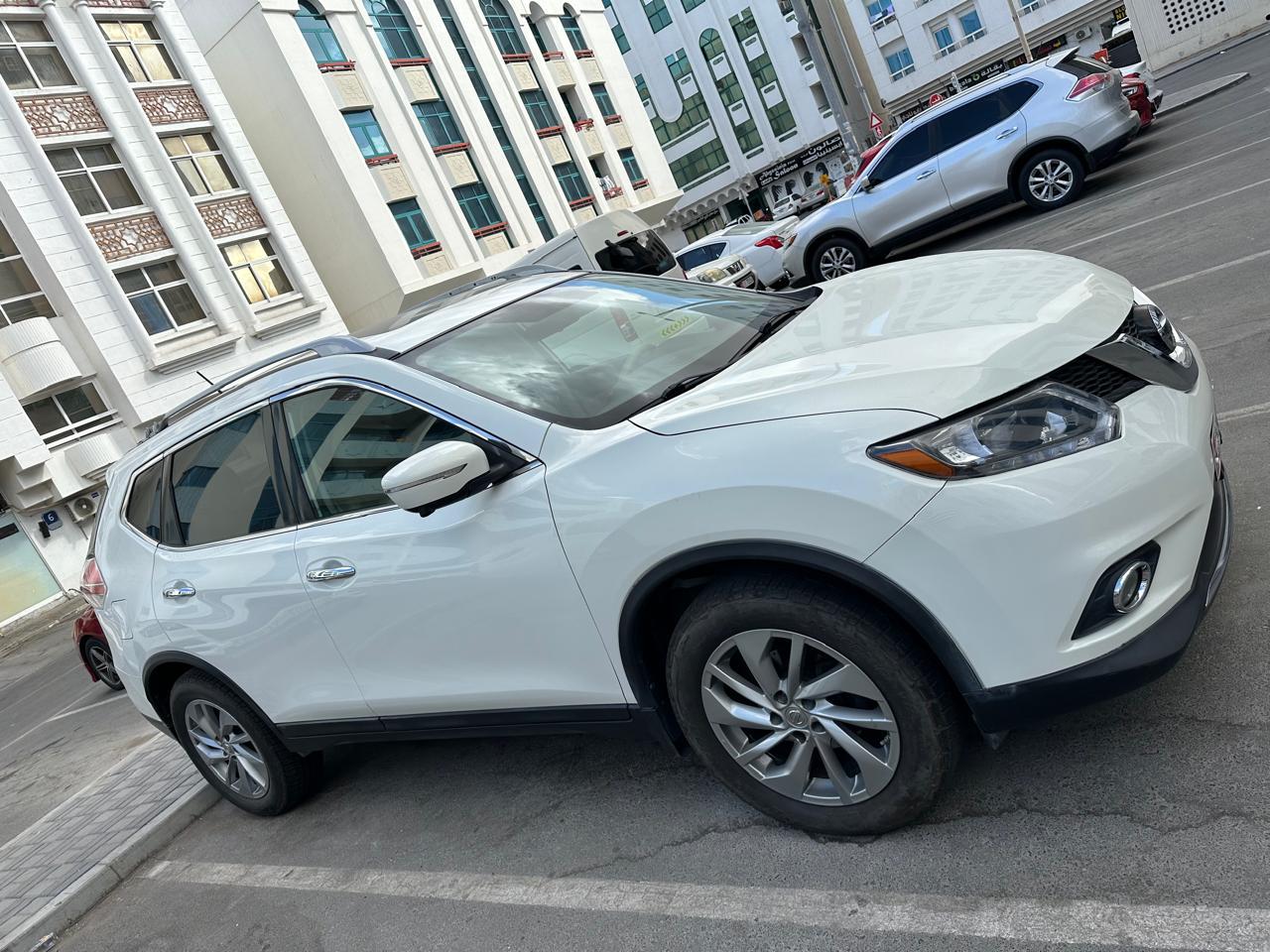 White Nissan Rogue SV 2014