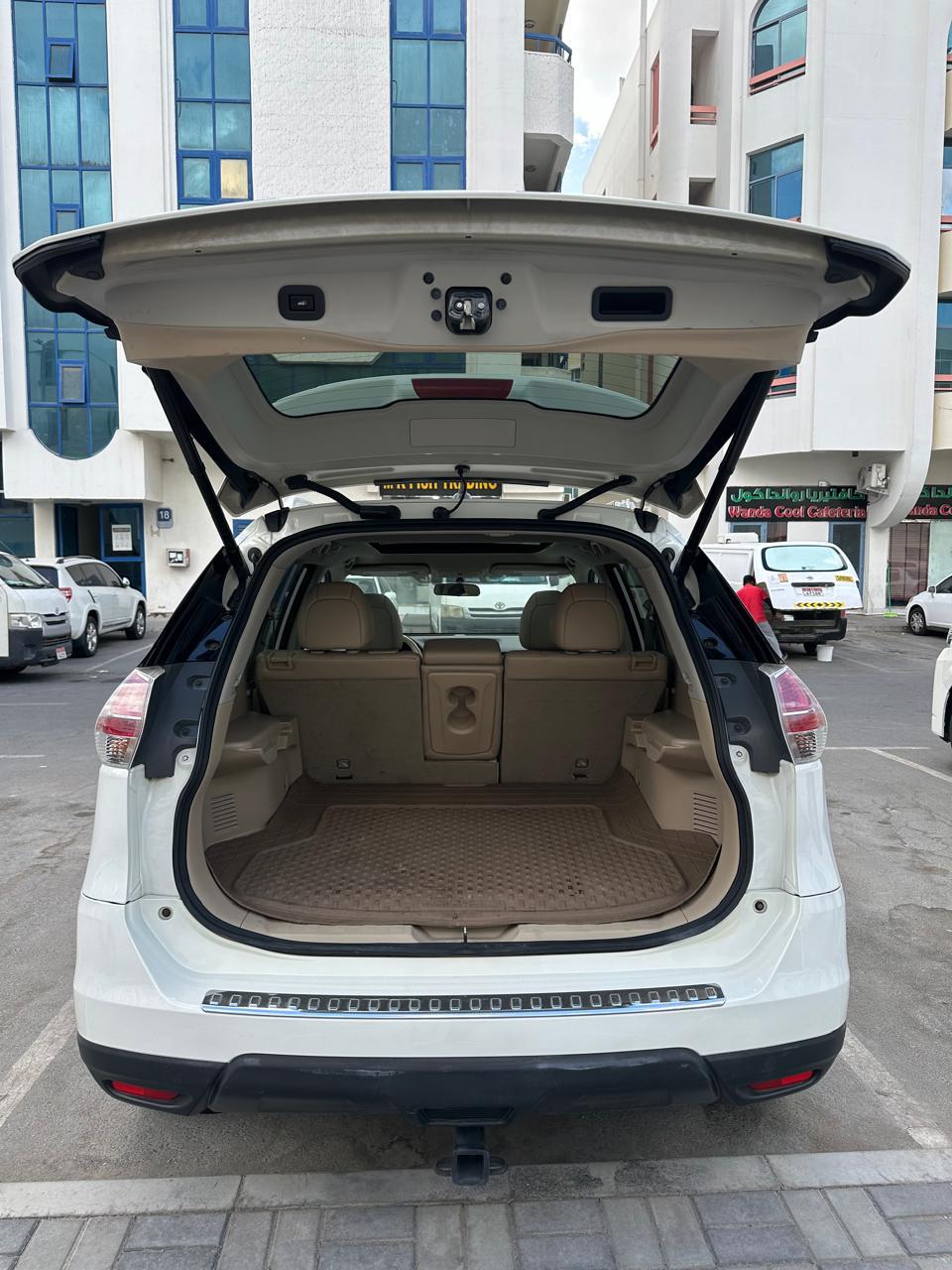 White Nissan Rogue SV 2014 White Nissan Rogue SV 2014