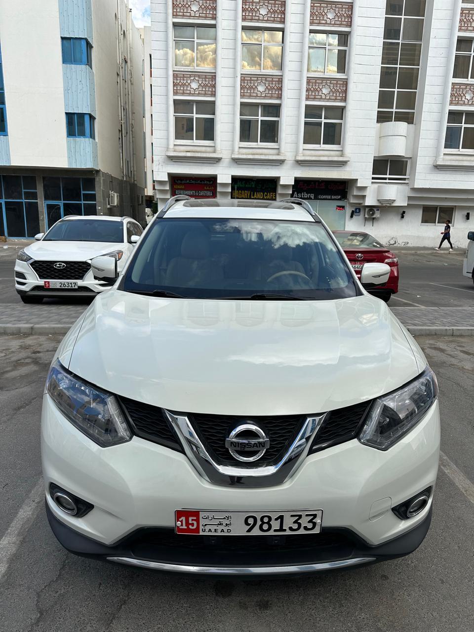 White Nissan Rogue SV 2014 White Nissan Rogue SV 2014
