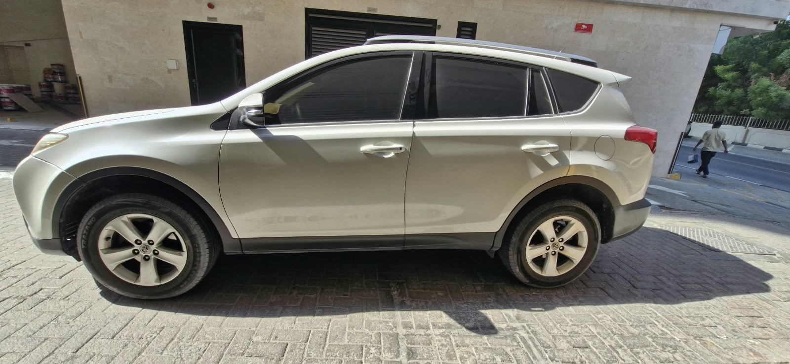 White Toyota RAV4 GX 2013