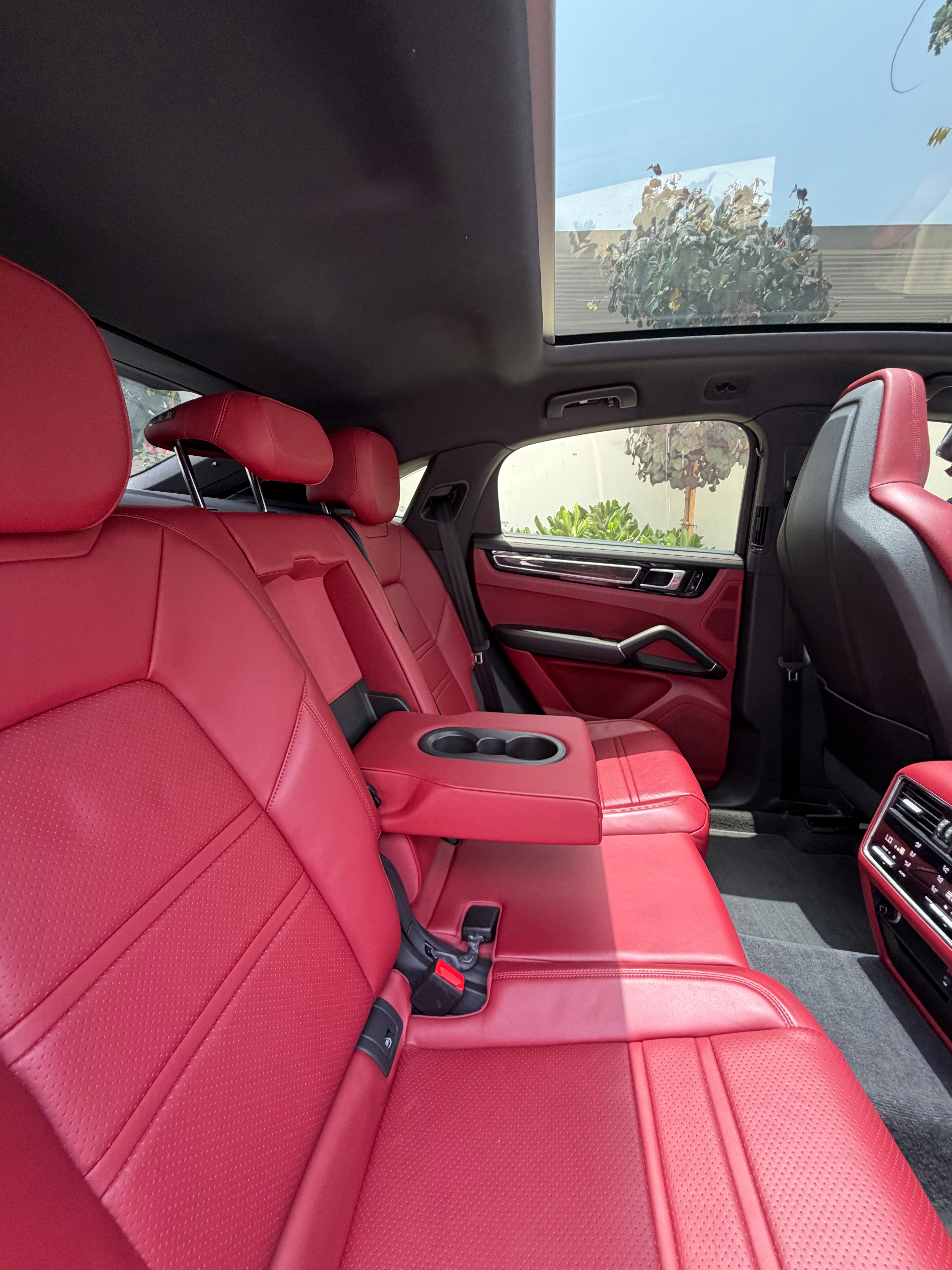 Черный Porsche Cayenne Coupe Base 2021 год Черный Porsche Cayenne Coupe Base 2021 год