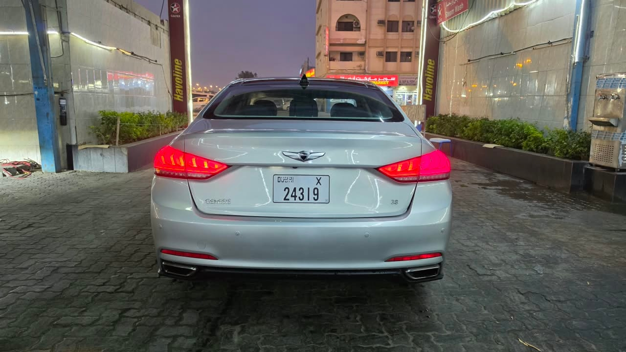 Silver Hyundai Genesis 3.8 2015 Silver Hyundai Genesis 3.8 2015