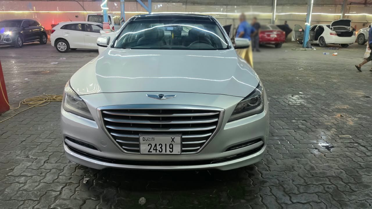 Silver Hyundai Genesis 3.8 2015 Silver Hyundai Genesis 3.8 2015