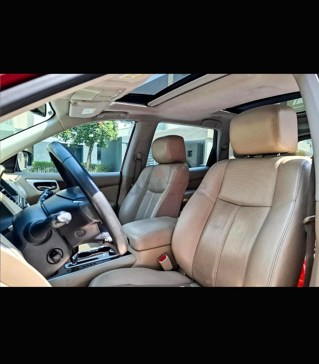 rood Nissan Pathfinder SL 2019