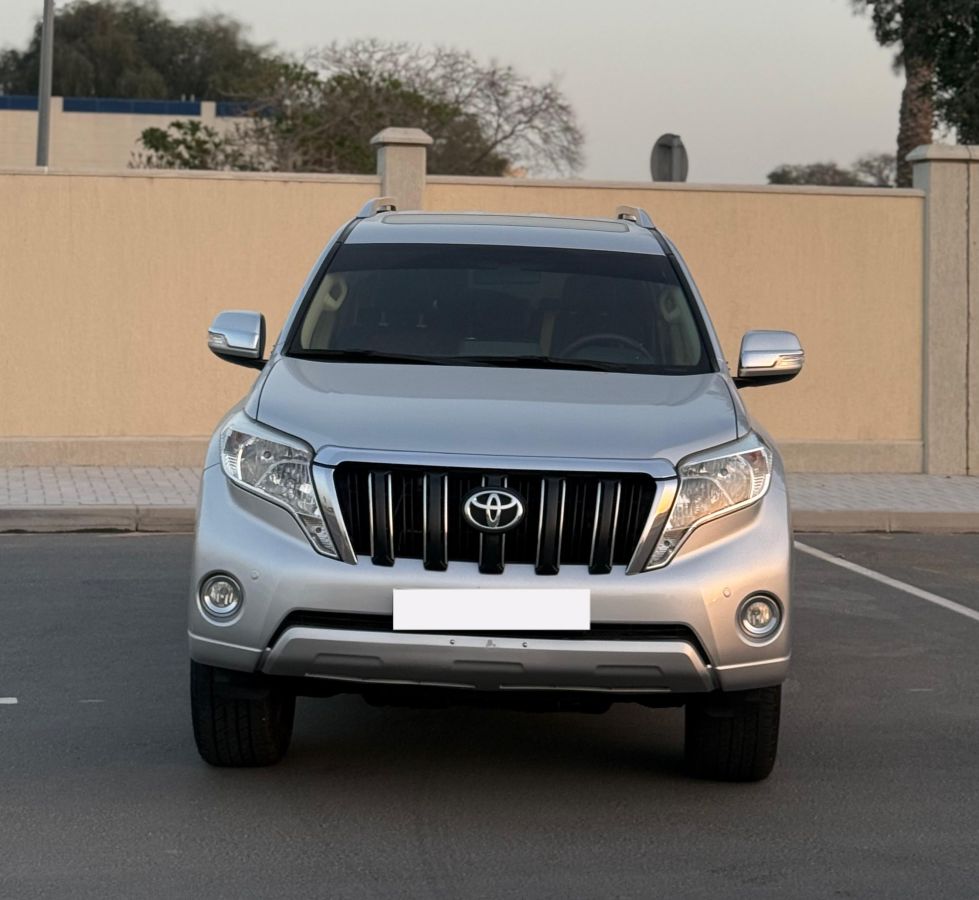Серебро Toyota Prado GXR 2016 год Серебро Toyota Prado GXR 2016 год