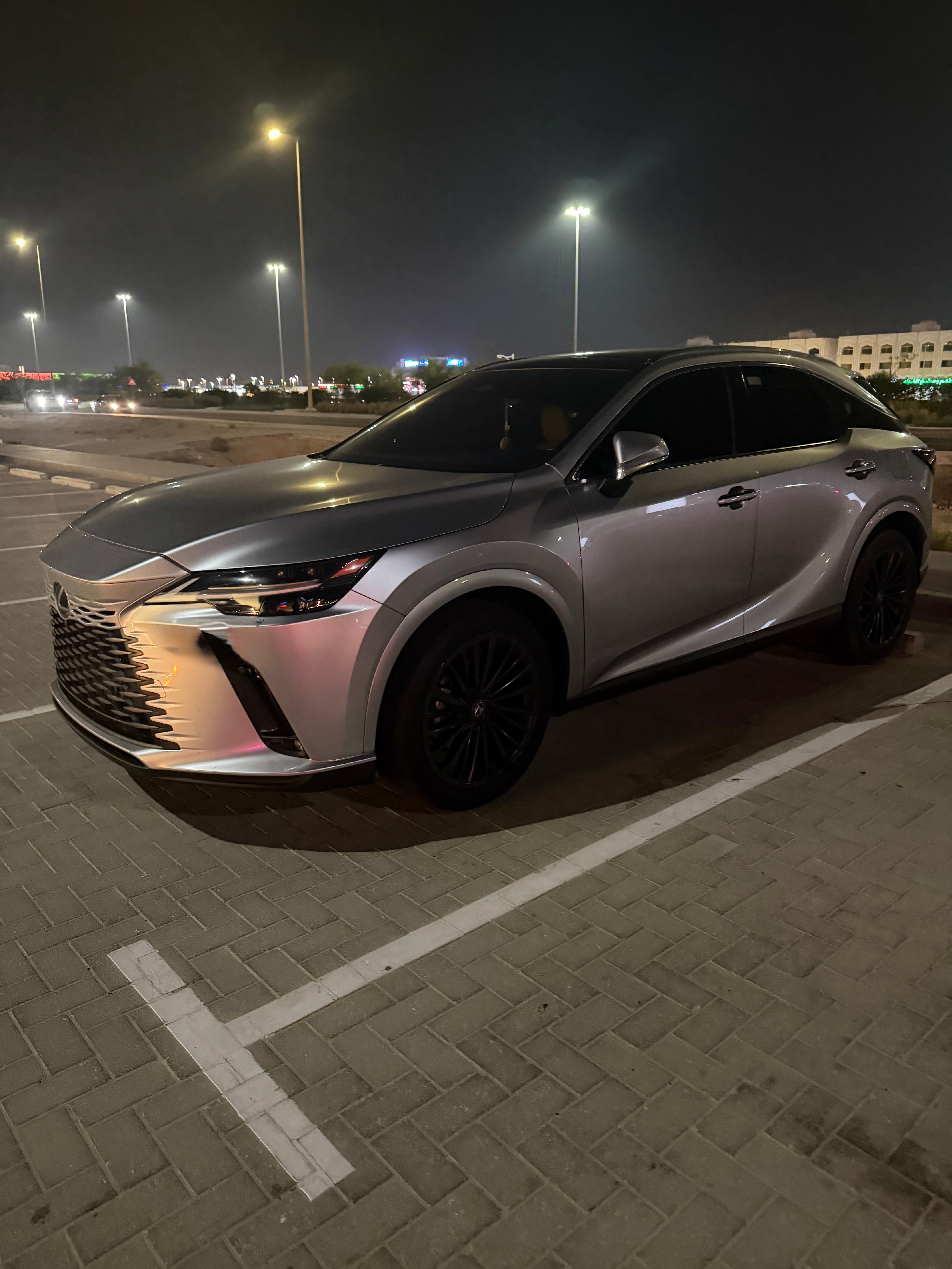فضي لكزس آر إكس 350 برستيج 2023 فضي لكزس آر إكس 350 برستيج 2023