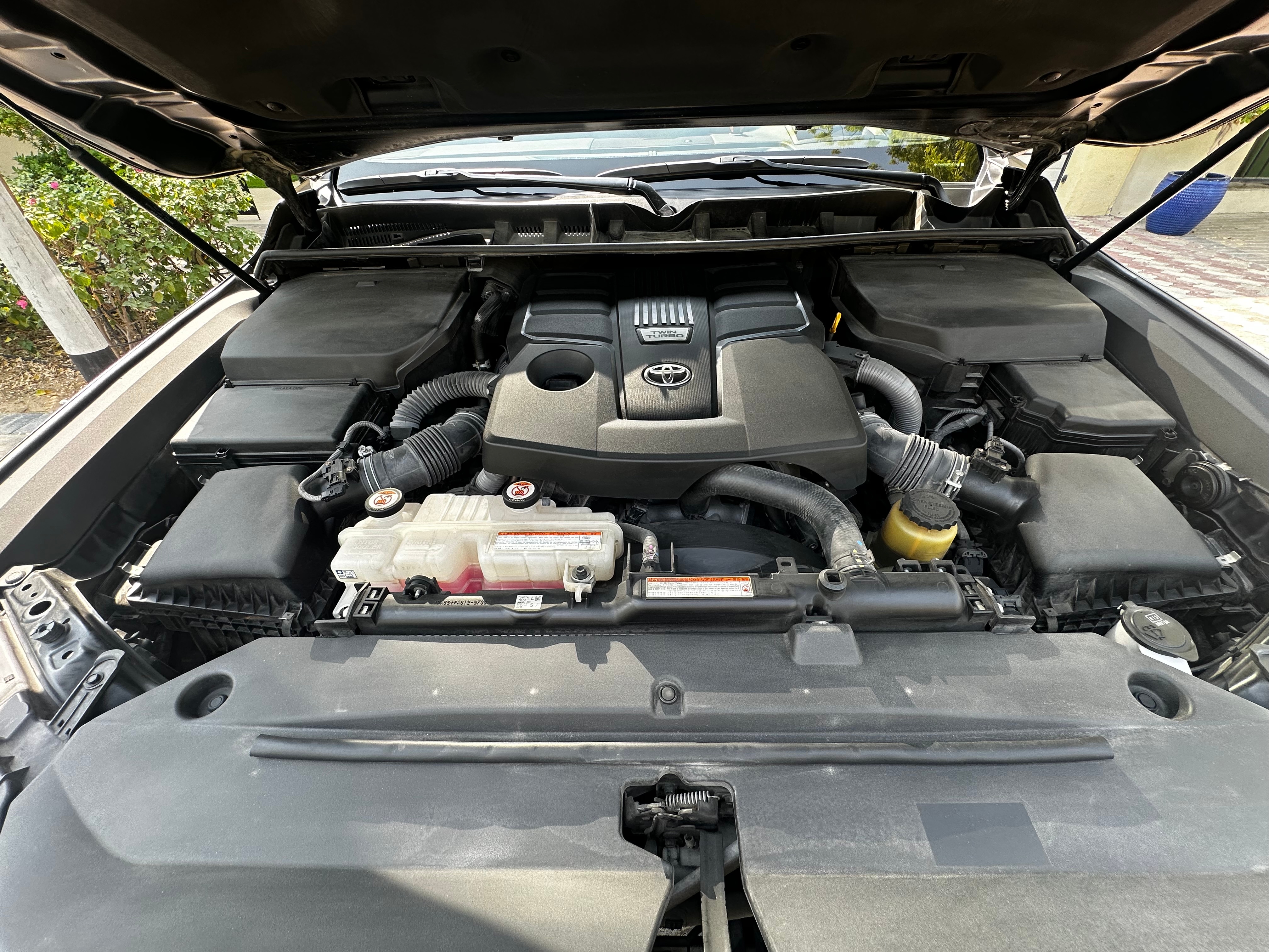 Matt-schwarz Toyota Land Cruiser VXR 2023