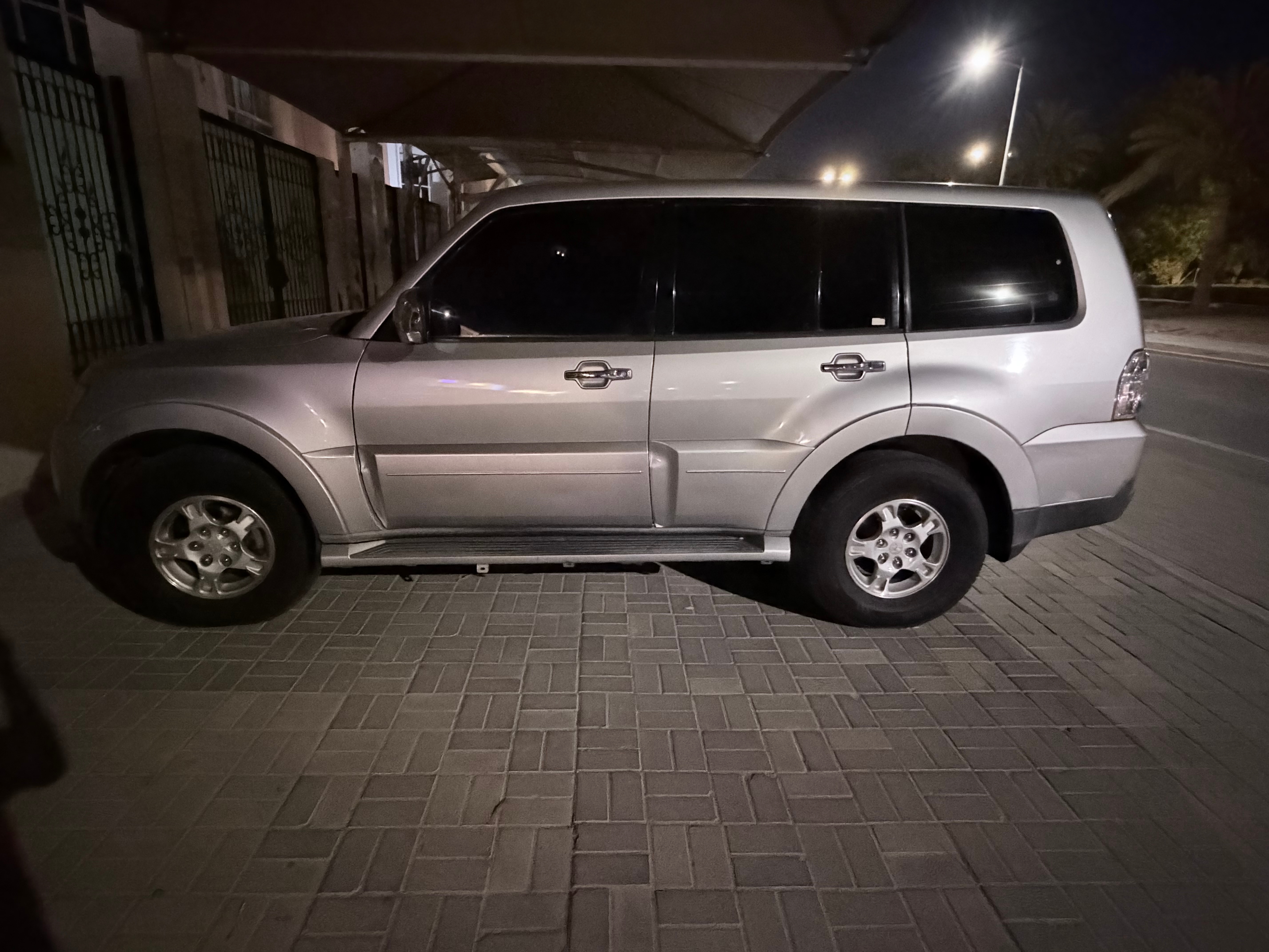 Zilver Mitsubishi Pajero GLS 2009