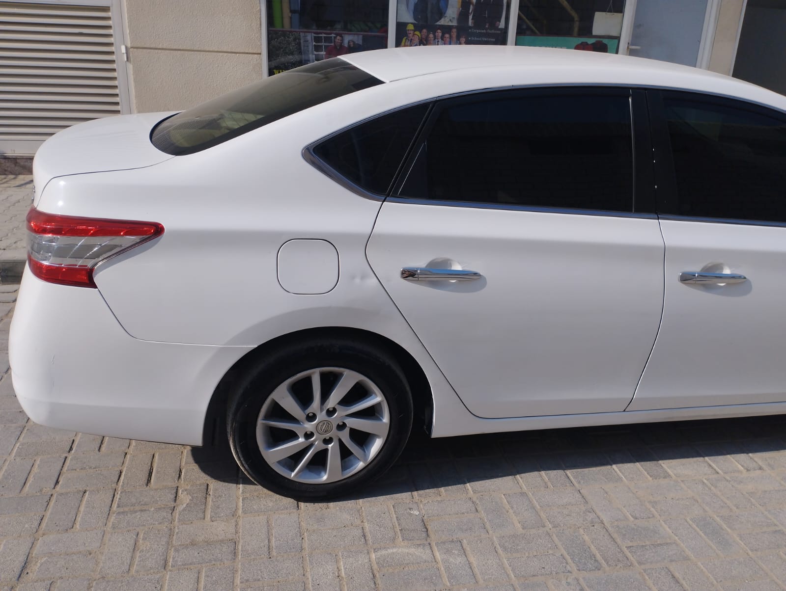 أبيض نيسان Sentra 1.8 S 2015