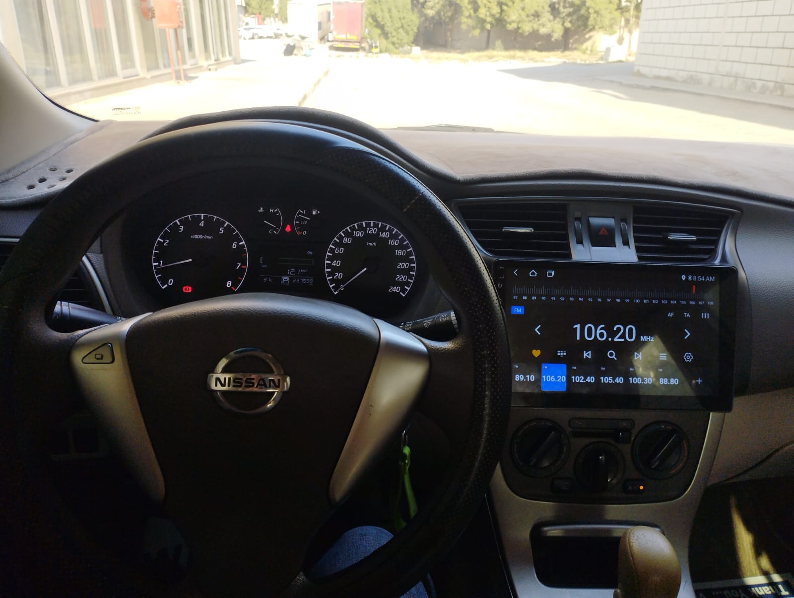 أبيض نيسان Sentra 1.8 S 2015