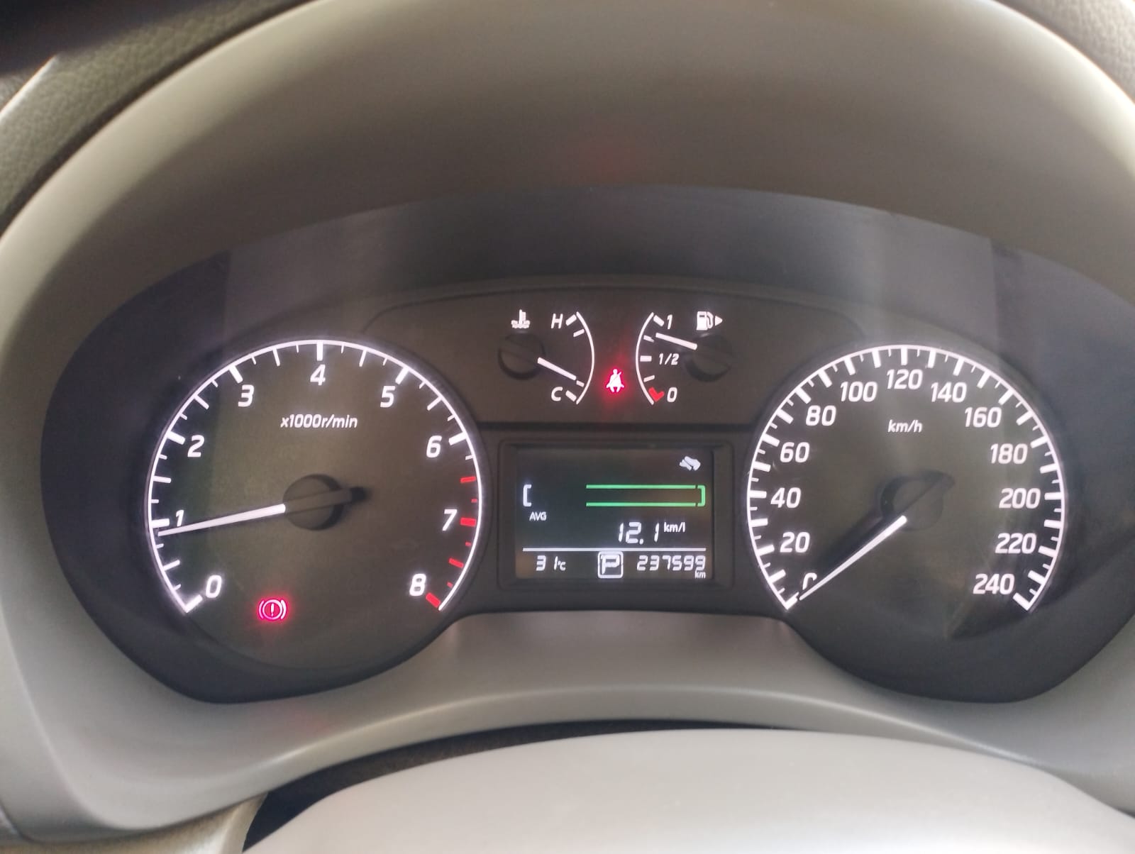أبيض نيسان Sentra 1.8 S 2015