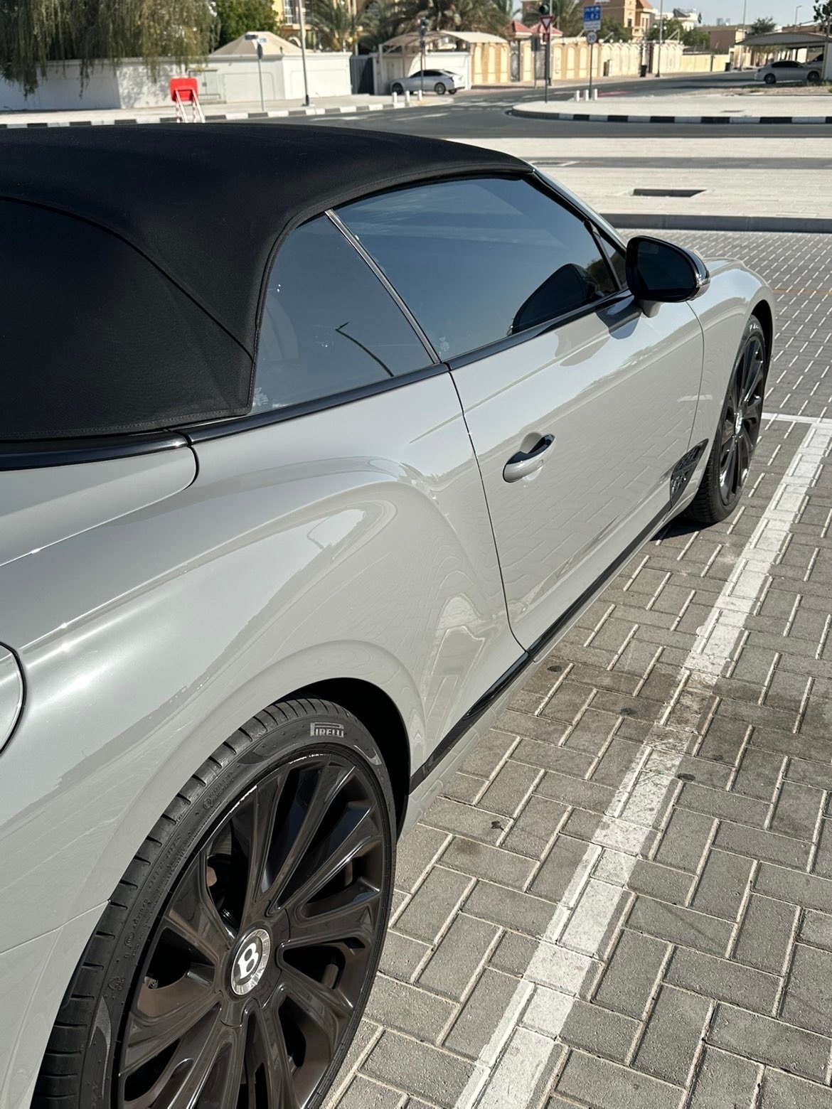 Gris Bentley Continental GTC GTC Mulliner 2024
