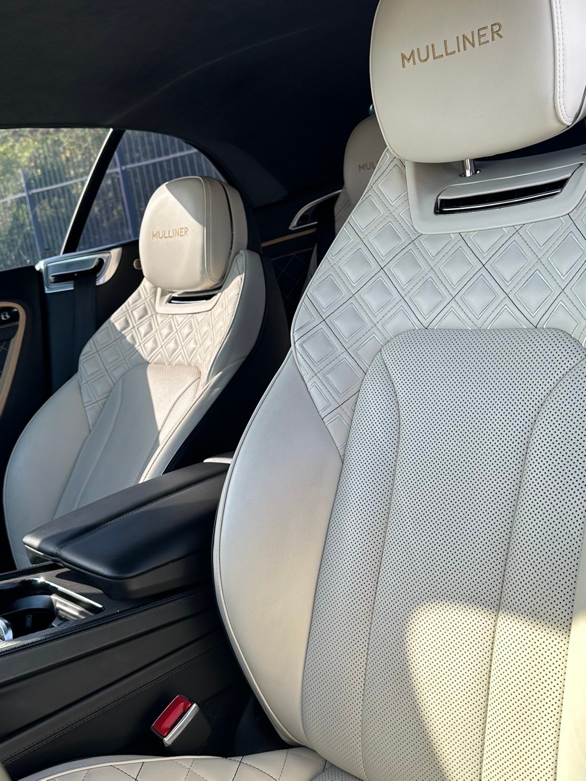 Gris Bentley Continental GTC GTC Mulliner 2024