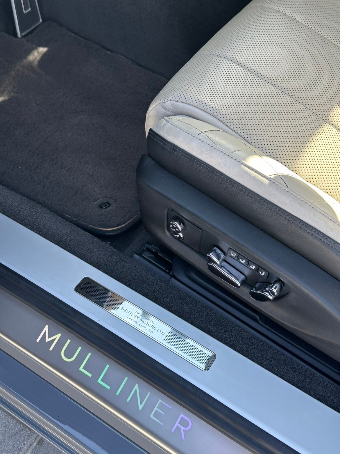 Gris Bentley Continental GTC GTC Mulliner 2024